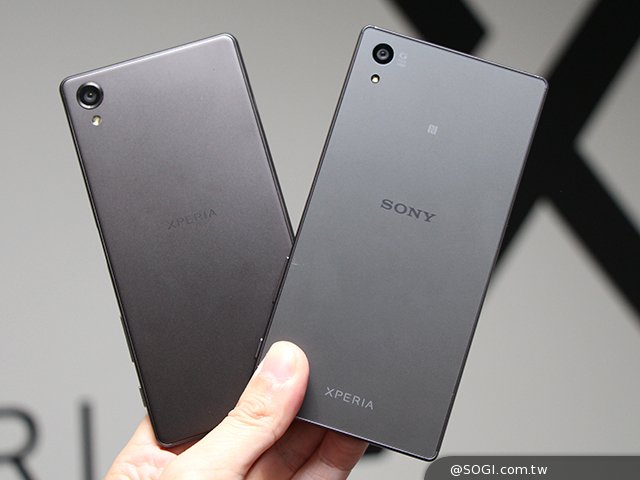 索尼 Xperia X和Z5的外型对比照