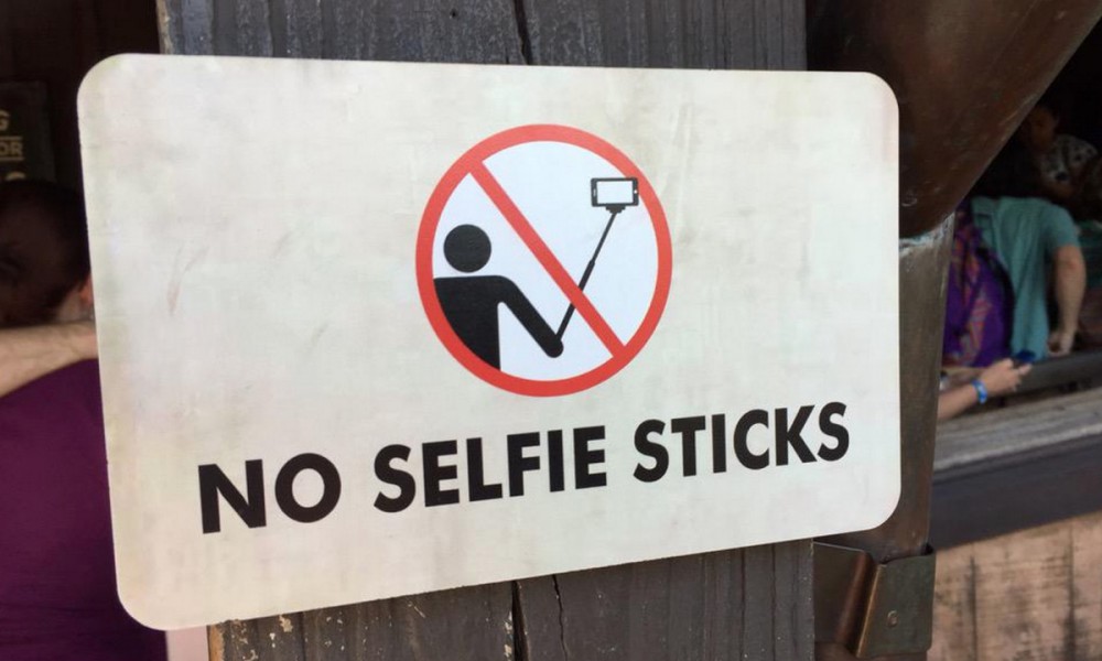 no selfie sticks