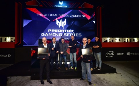 04 Group photo of Acer Malaysia Microsoft and Intel VIPs with Acer Product Managers and the Predator Gaming Series