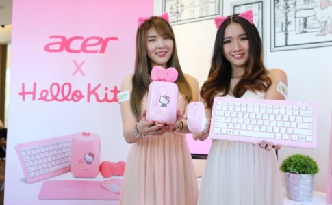 04 Models showing off the Acer Revo One Hello Kitty edition