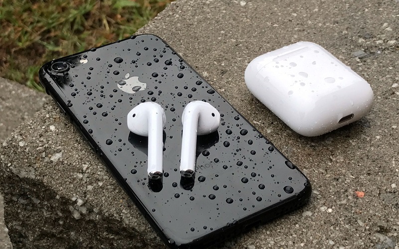 airpods-iphone-7-rain