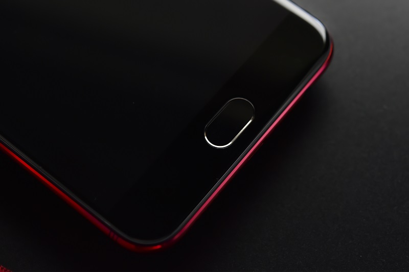 The limited OPPO R9s Valentine Red Edition, 'Now, It's Clear'