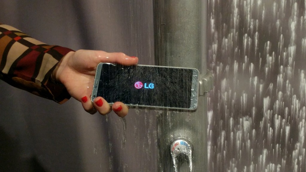 LG-G6-LGG6-IP68-water-resistant-cruz