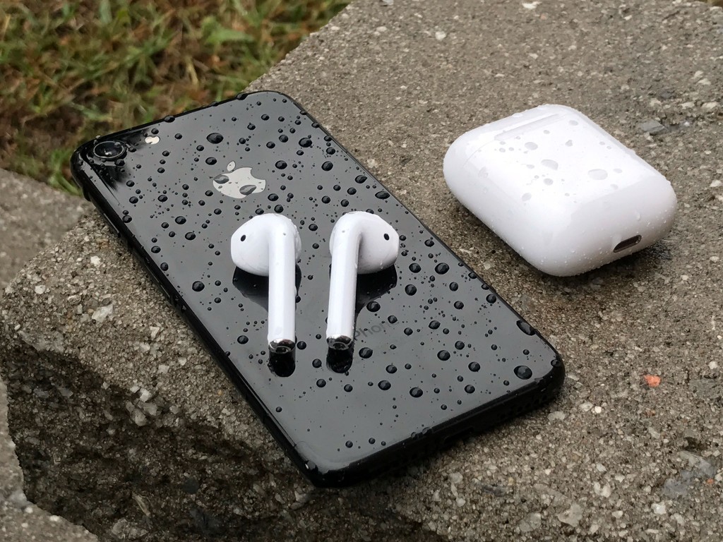 airpods-iphone-7-rain