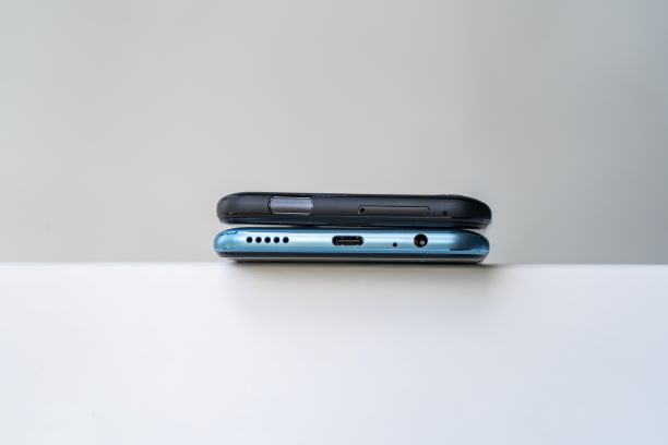 Huawei Y9s Top and Bottom