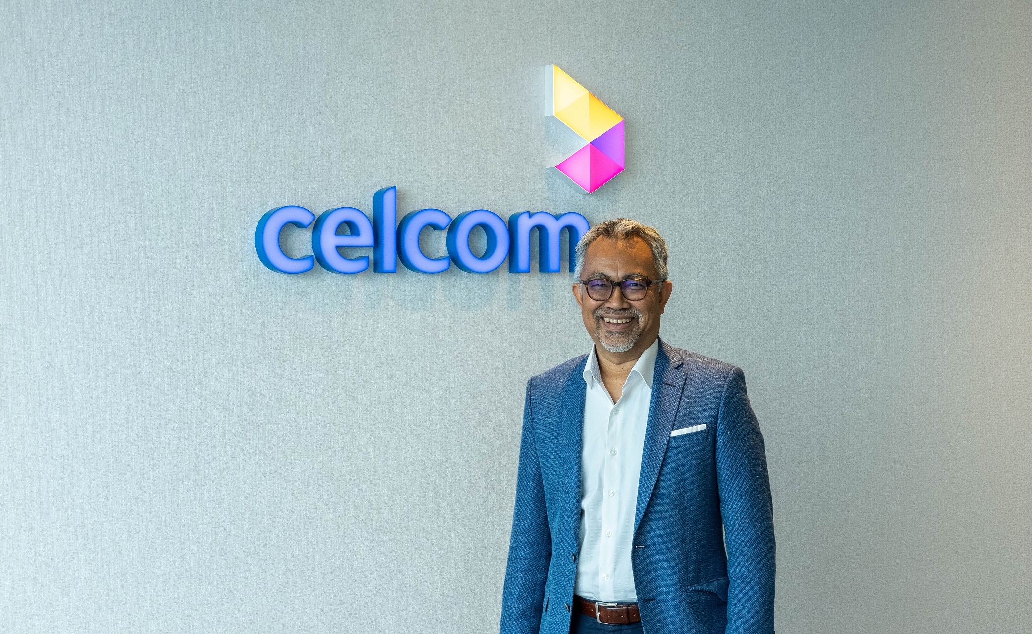 Picture 1 Idham Nawawi CEO of Celcom