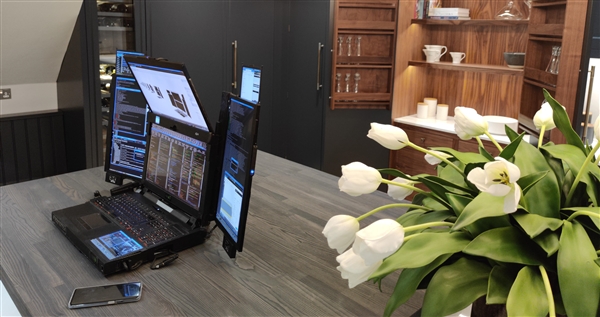 这样的笔电你看过吗?Expanscape推Aurora 7:首款7块屏幕笔电、11.8kg、搭载AMD Ryzen 9或Intel Core i9! 2 s 26bf9977b32943a99b3aeadb36ea9943