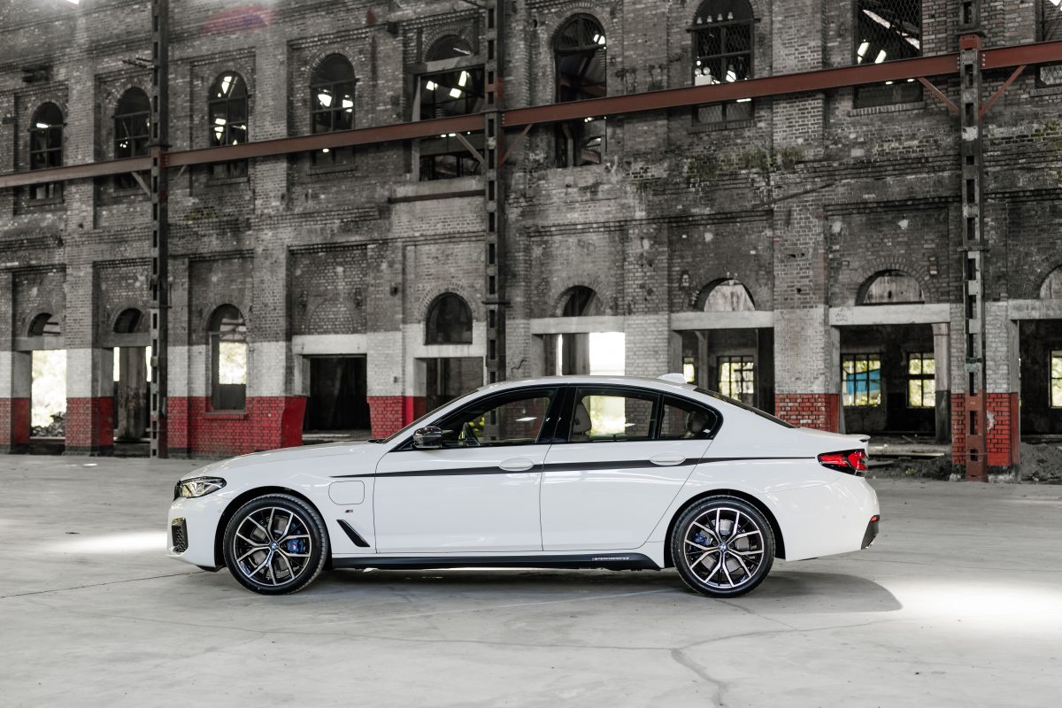 03. The New BMW 530e M Sport 1200x800 1