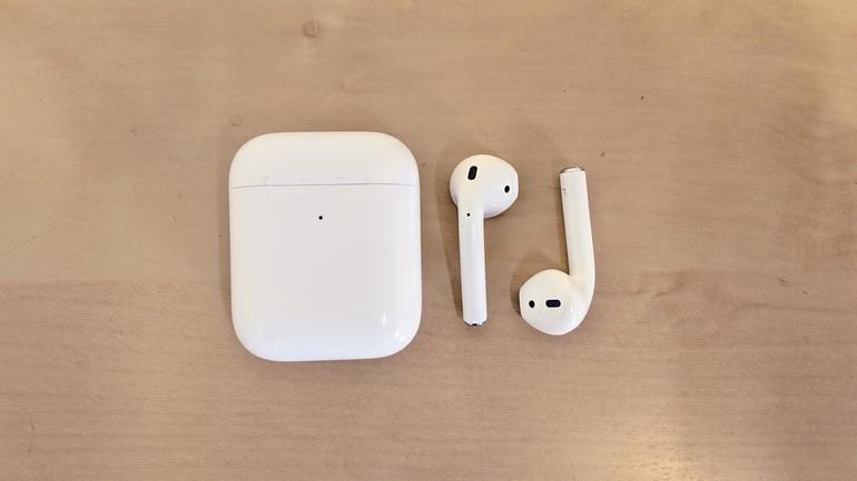 airpods 2019 out of case