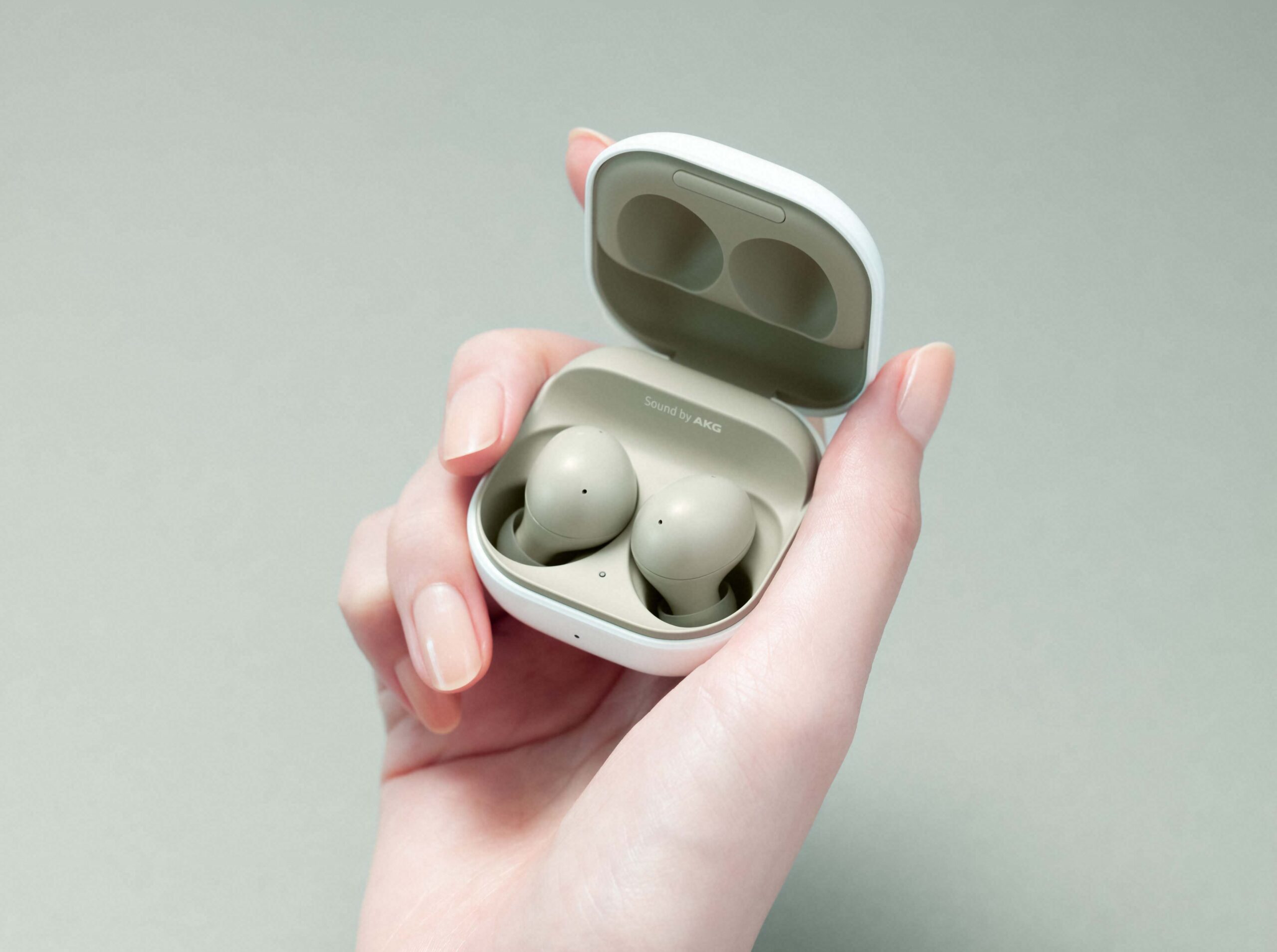 02 01 Berry product 06 galaxybuds2 handson olive L scaled