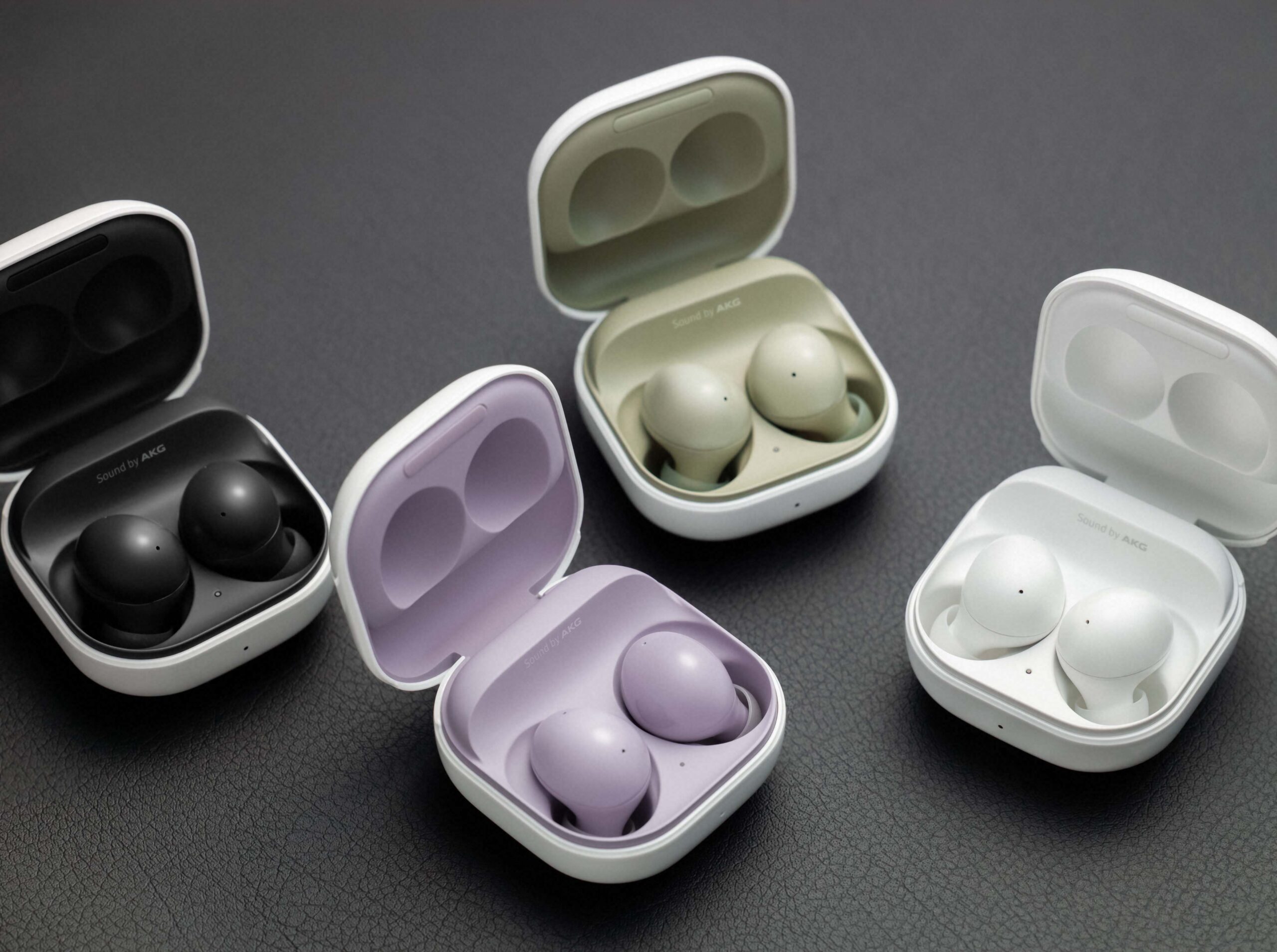 02 02 Berry Family 01 galaxybuds2 family graphite white olive lavender L scaled