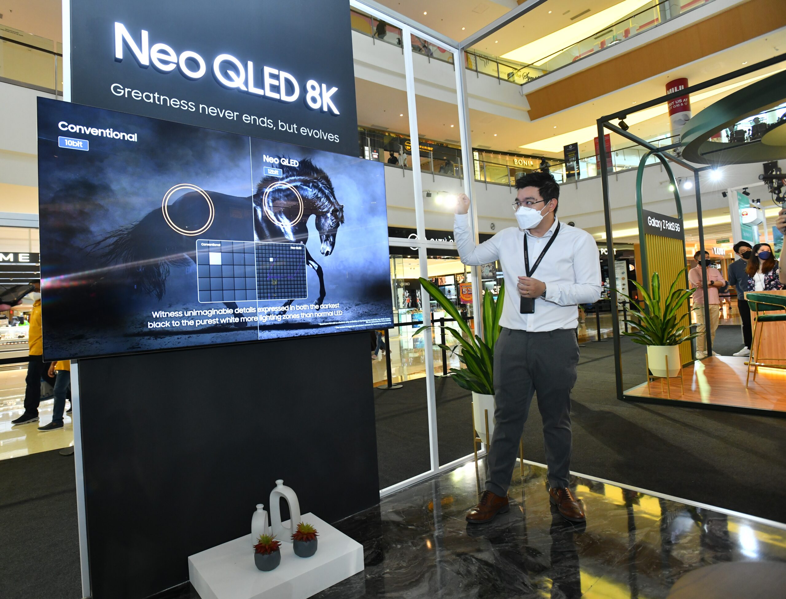 Photo 7 Crisp visuals and sound from the powerful Neo QLED 8k scaled