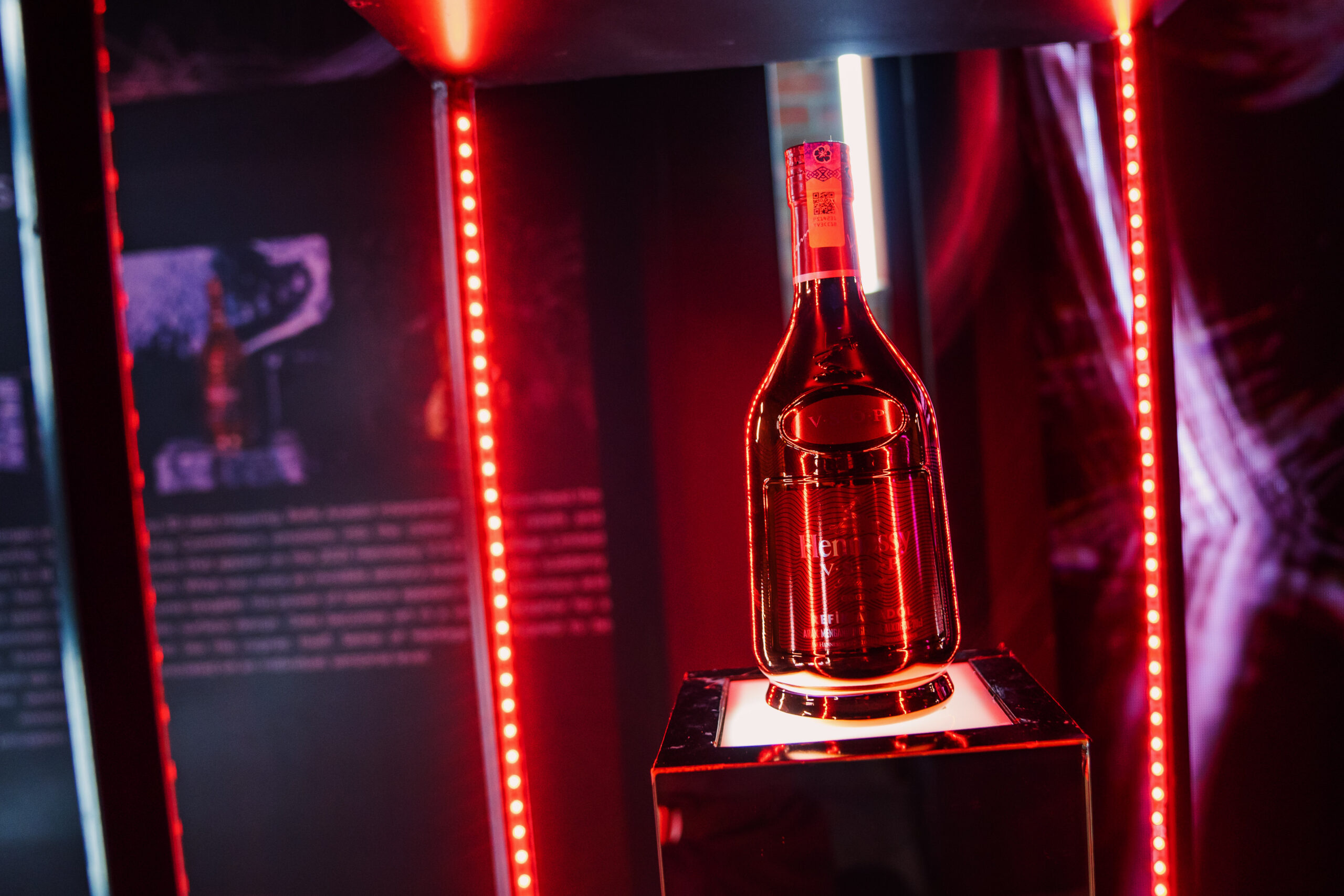 Hennessy V.S.O.P Limited Edition Refik Anadol Bottle scaled