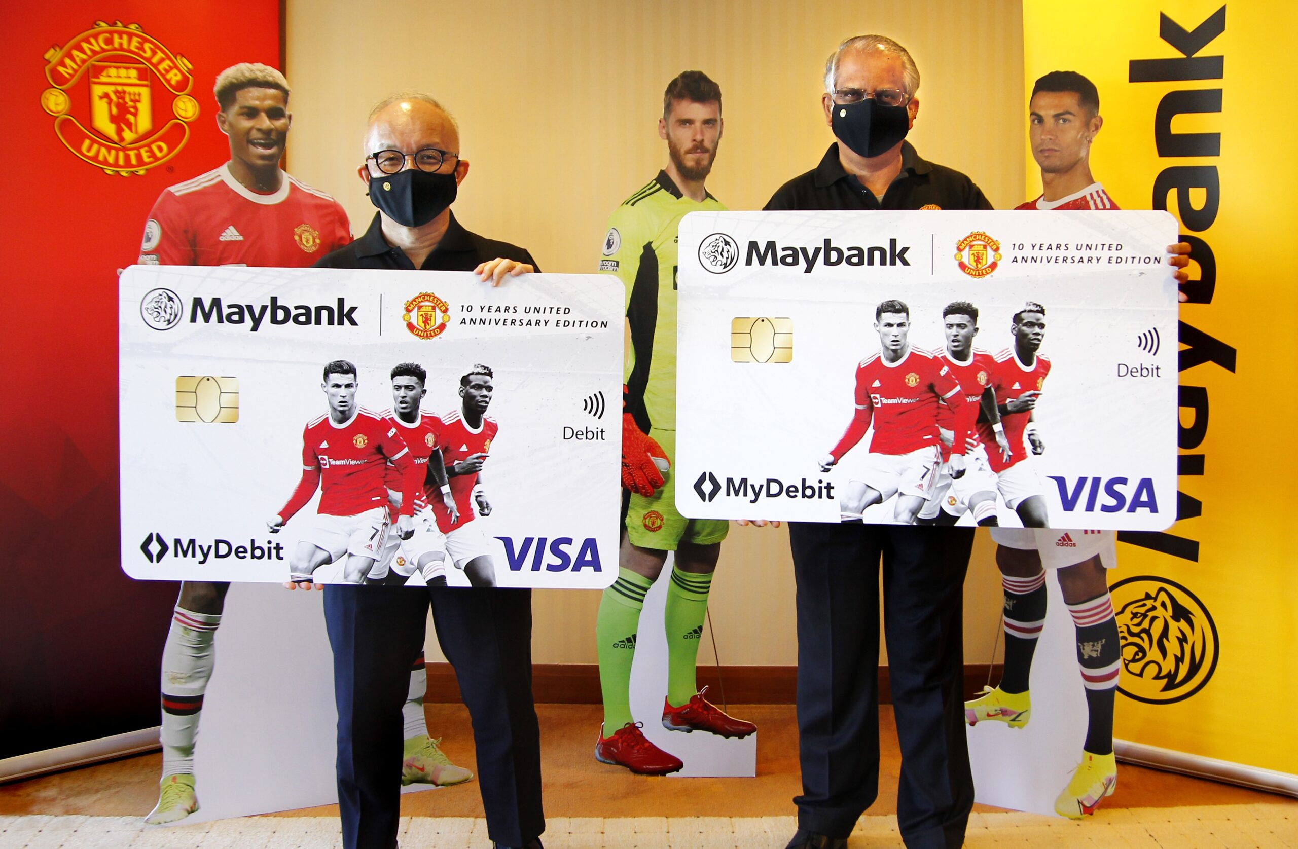 Launch Photo Maybank Manchester United Limited Edition Debit Card scaled