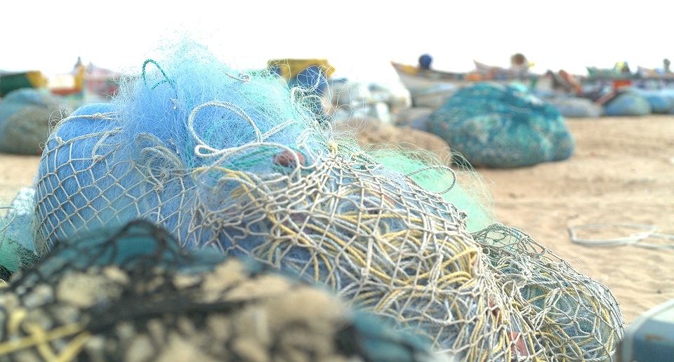 Samsung Repurposes Discarded Fishing Nets For New Galaxy Devices visual2