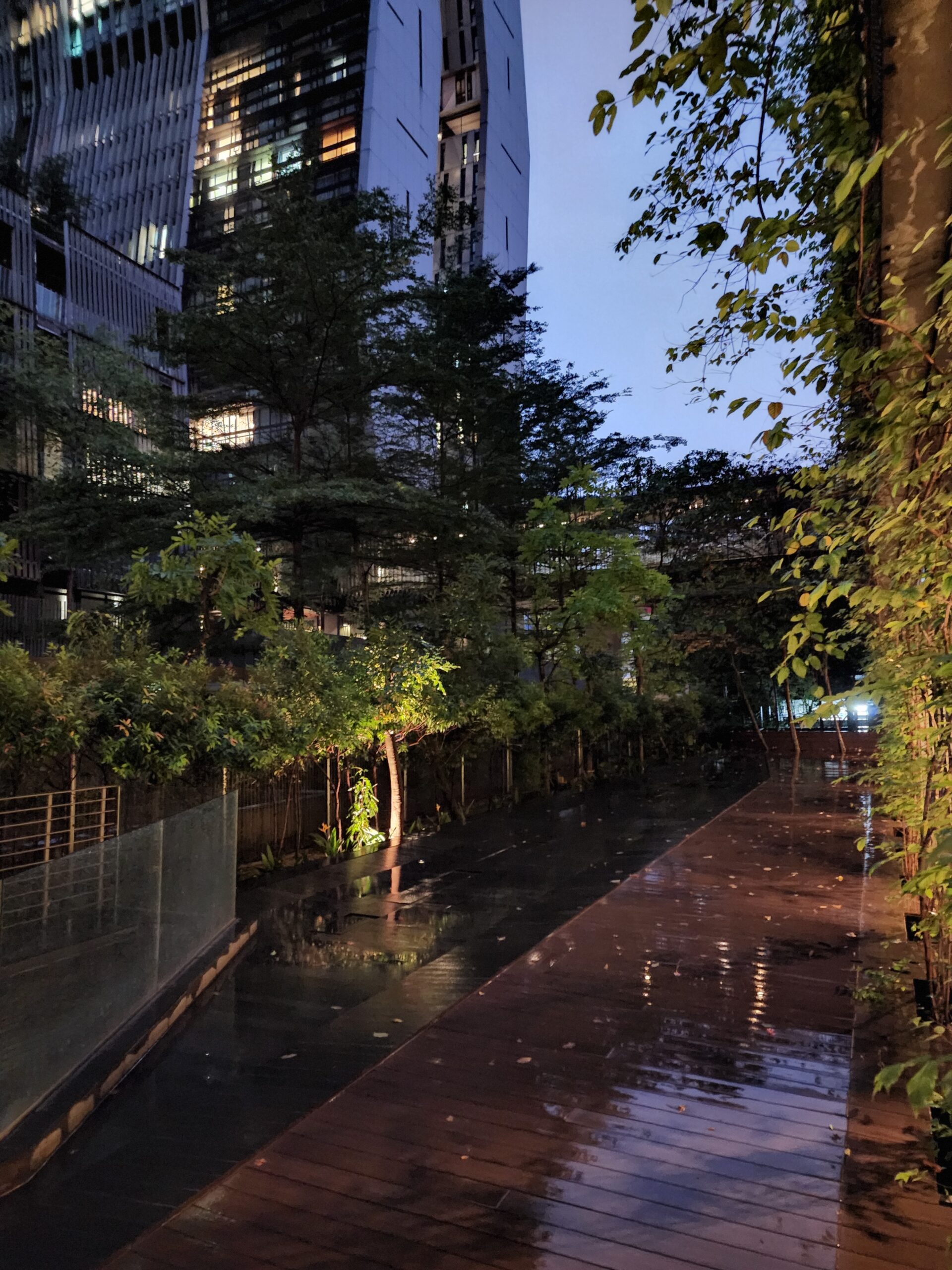 Samsung Galaxy S22 Ultra上手体验:盛大回归的Note要素,近乎无死角的机皇体验! 30 夜景前 2 scaled