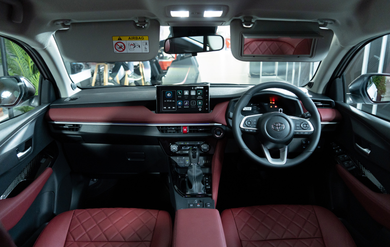 HLM Toyota Yaris ATIV Premium Luxury 01