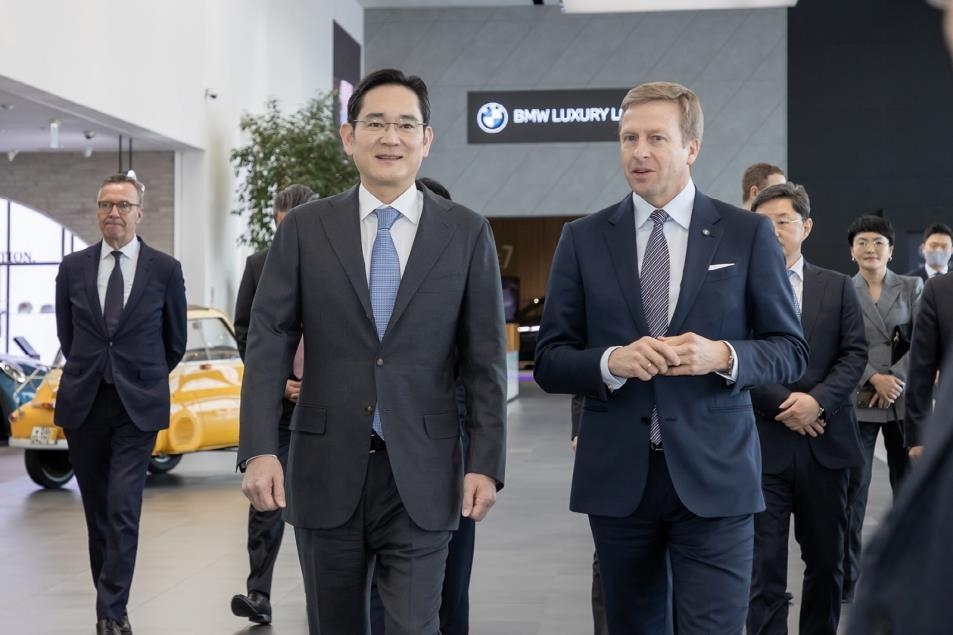 Samsung电子会长会见BMW董事长,将加强电动车的电池合作! 2 AEN20221218001300320 01 i P4