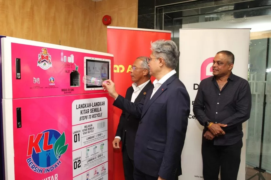 Ambank与DBKL推出自助垃圾回收机:每回收一件,可通过DuitNow获得奖励! 2 Ambank Kitar Semula