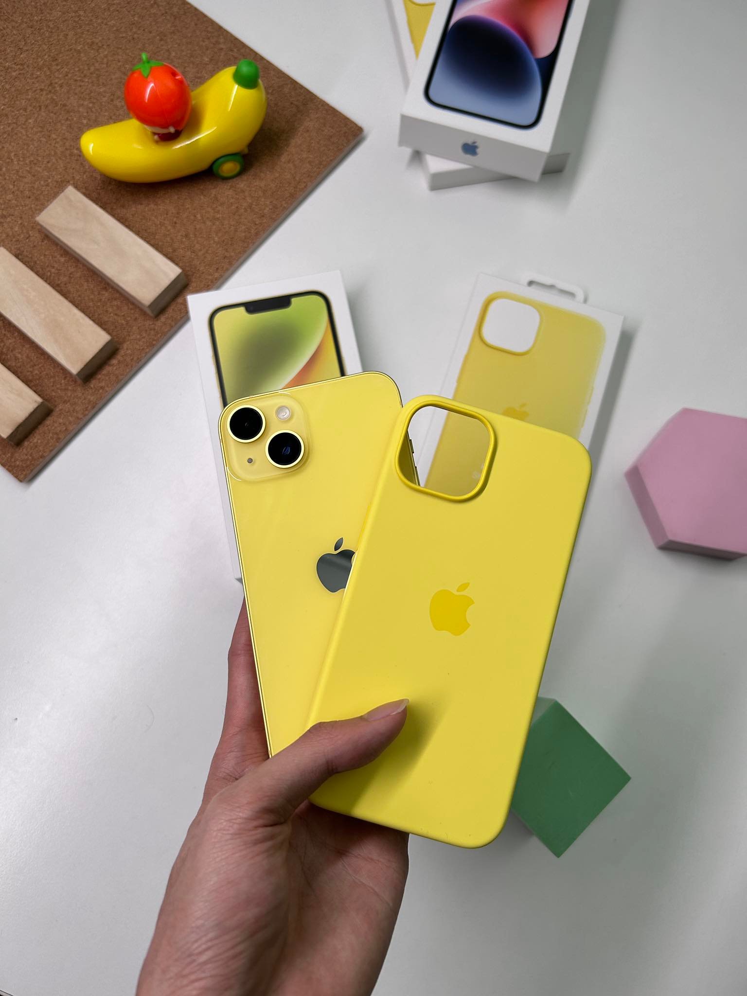 iPhone 14 yellow 4