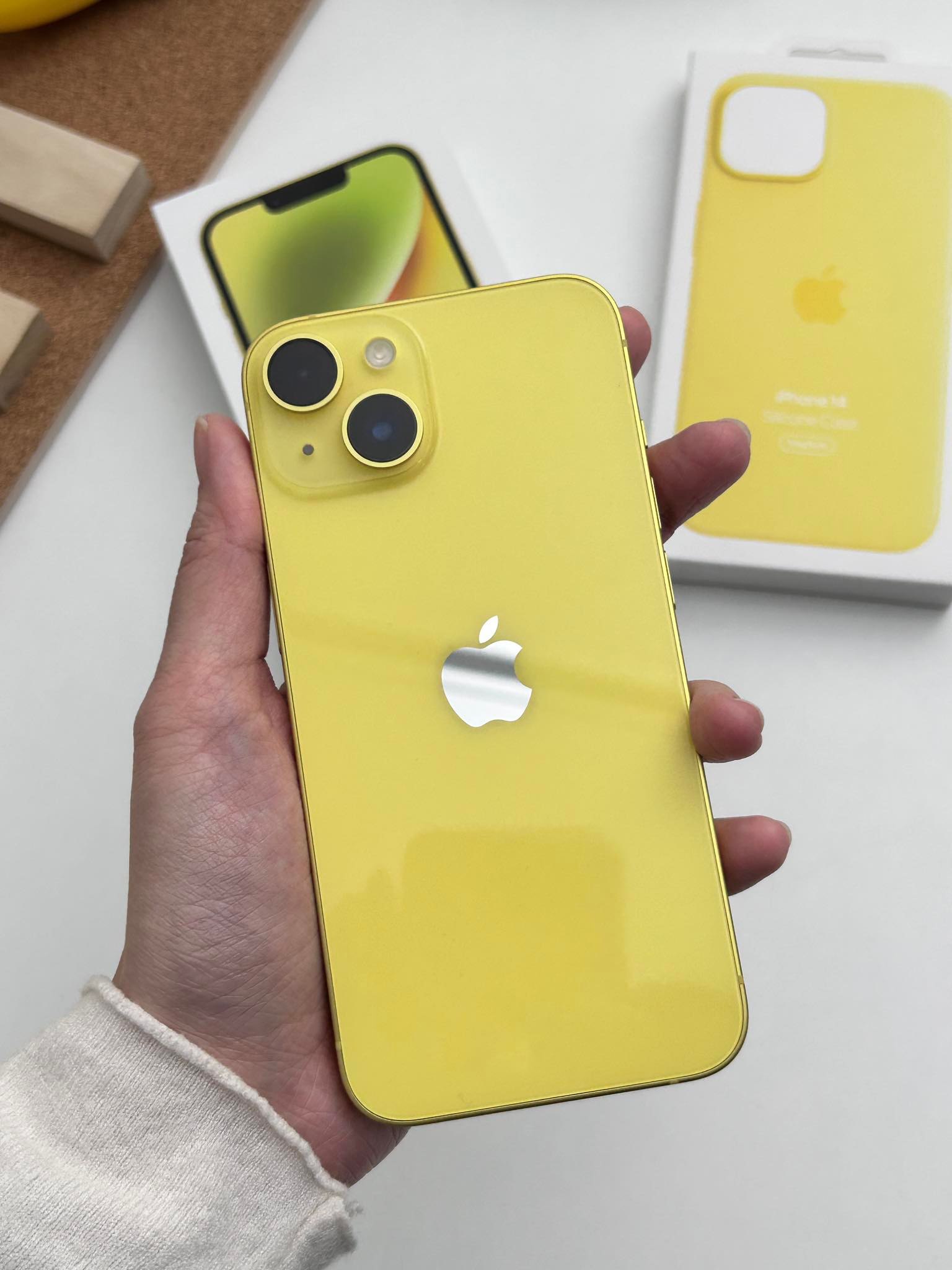 iPhone 14 yellow 5