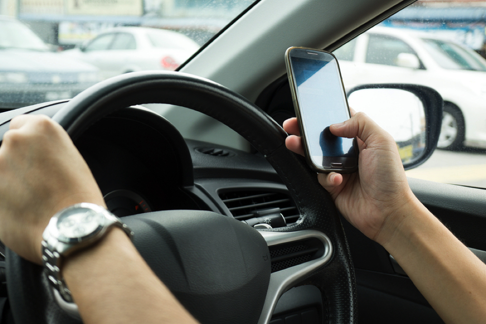 using phones while driving will now be brought to court 5