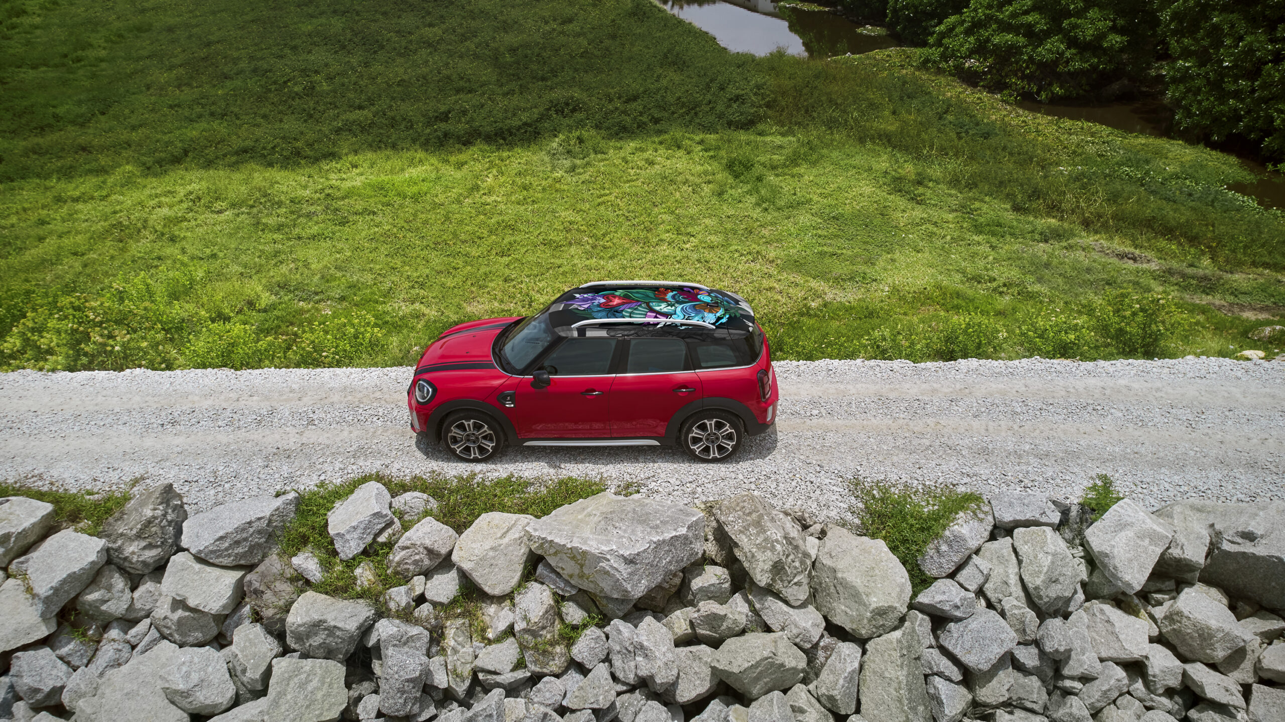 04. MINI Malaysia Fuses Art and Adventure with the MINI Countryman Roof Art Edition Designed by Professional Crayon scaled