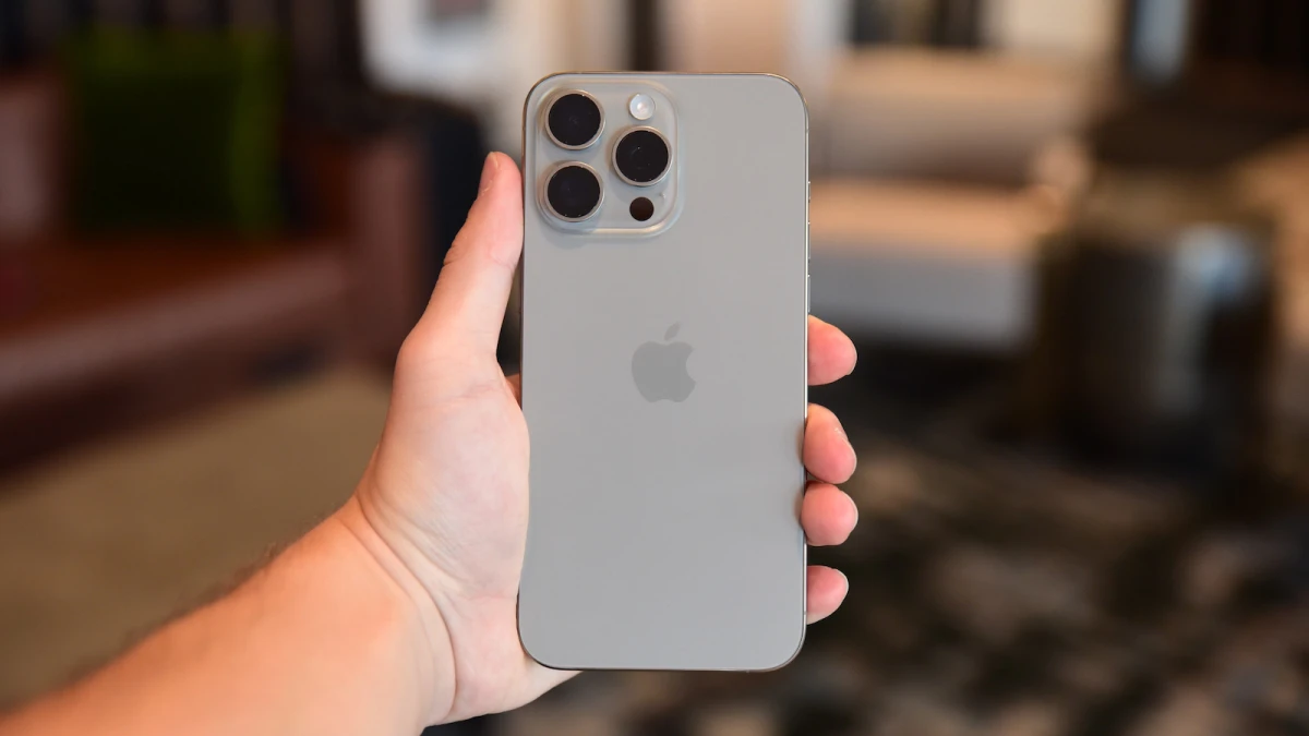 直接烧了!博主将iPhone 15 Pro Max熔化,每台能提取18g钛金属! 2 cba2afb24a89aaa