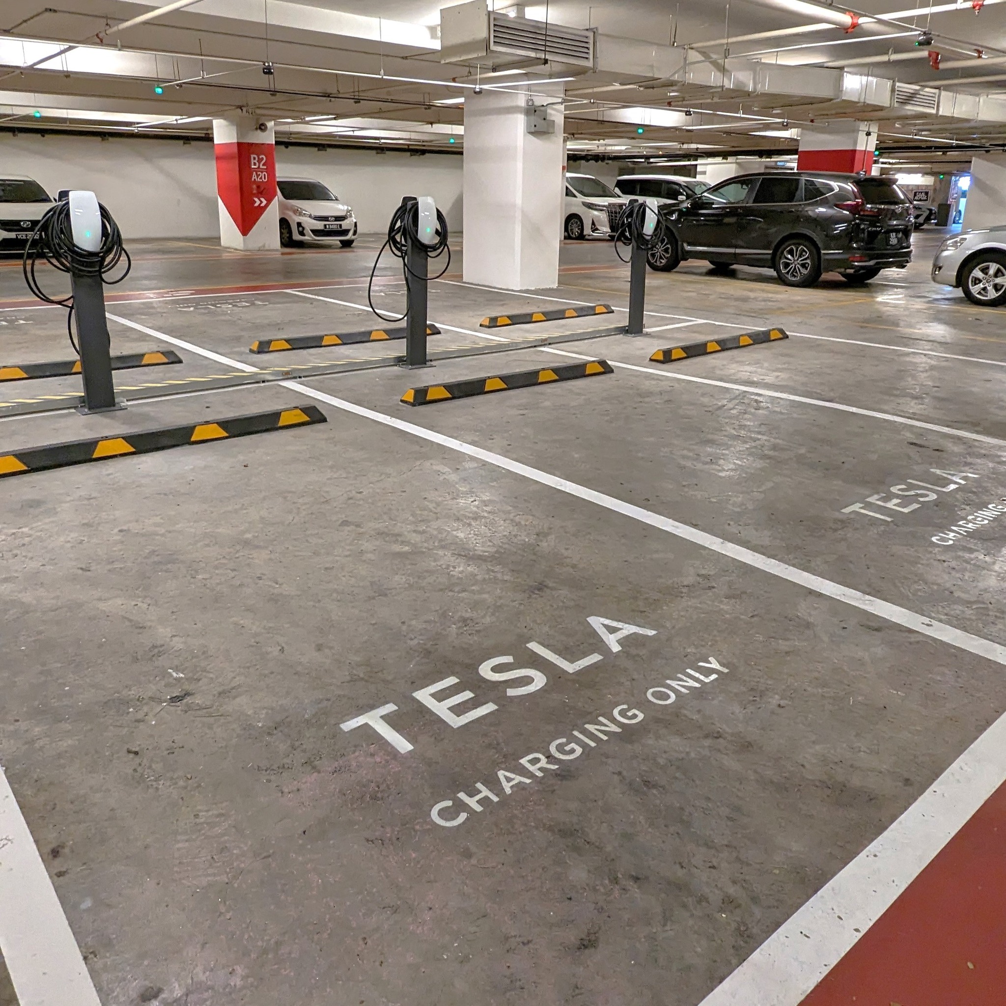 Tesla Malaysia推出“Refer and Earn”积分奖励机制：可用于充电+购买Tesla商品、最高提供10,000积分！