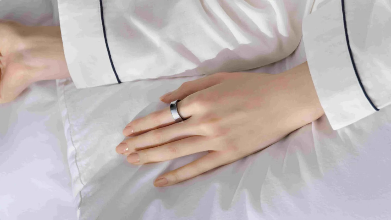 Samsung Galaxy Ring on finger in bed 1280w 720h.jpg