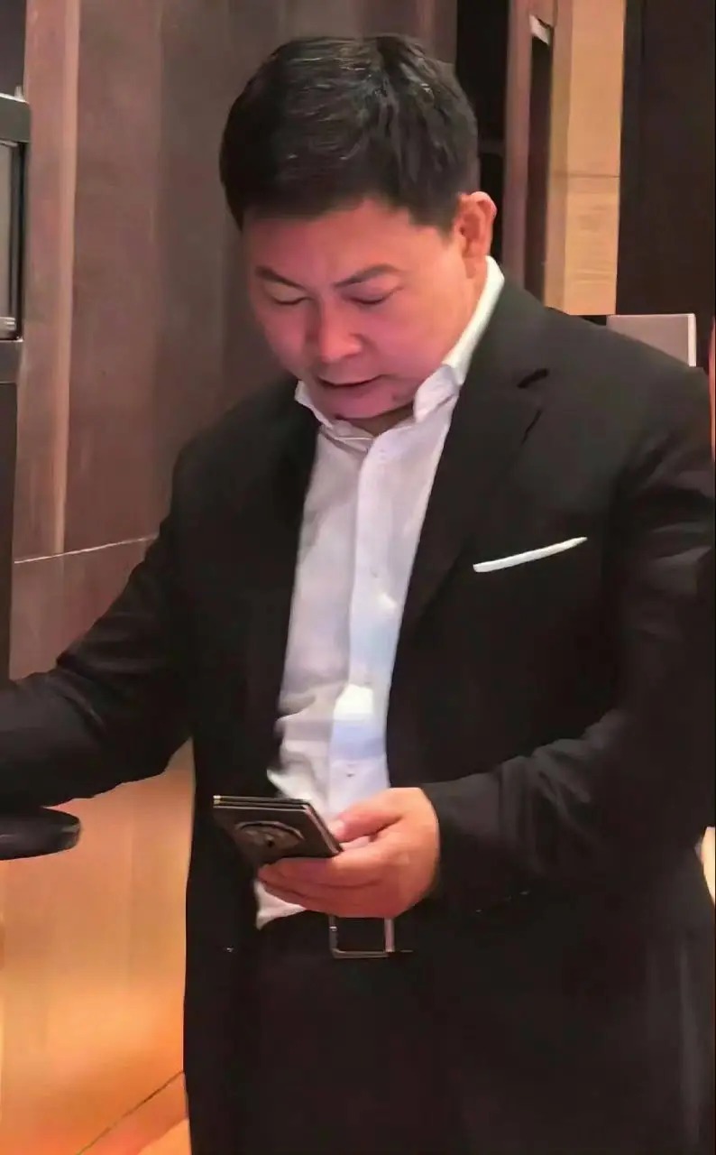 三折叠屏手机有名字了!HUAWEI 预热HUAWEI Mate XT 非凡大师9月10日登场! 6 a2dd3c1c c105 44d7 bf80 414e96a5ec1d