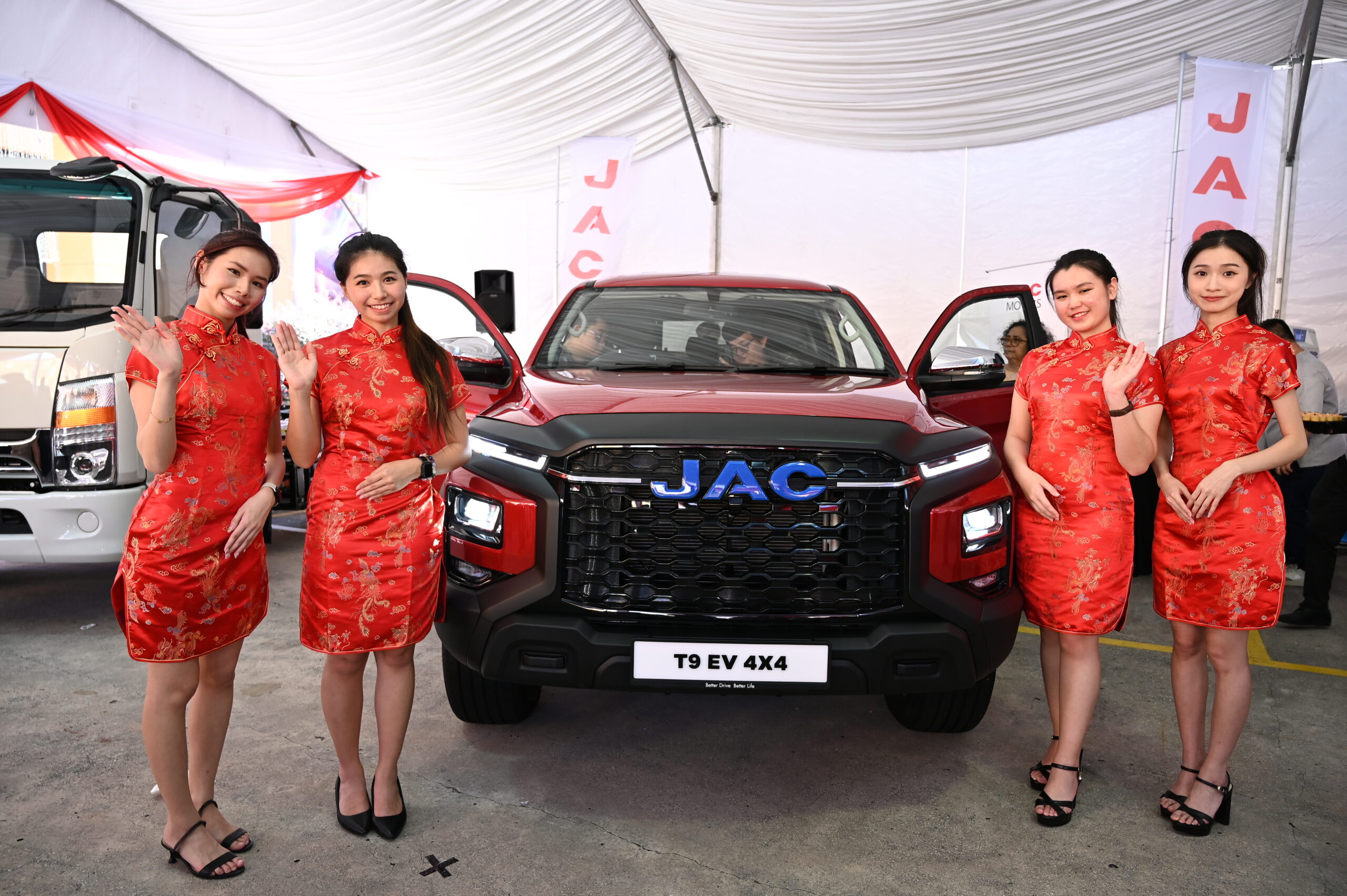 JAC T9大马发布:纯电/柴油两个版本,12月31日前下单可享RM120,000以下的优惠价 2 JAC T9大马发布:纯电/柴油两个版本,12月31日前下单可享RM120,000以下的优惠价