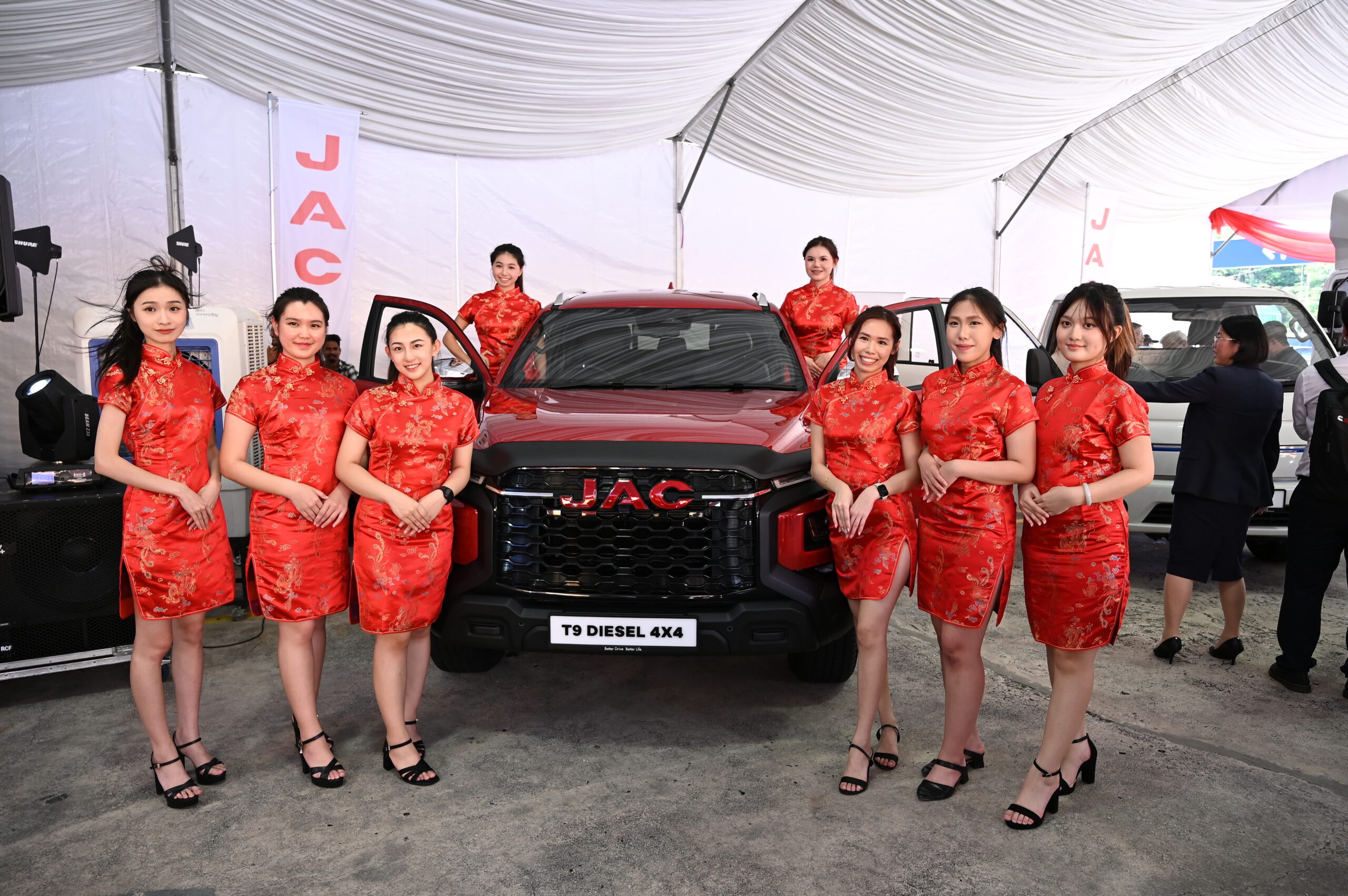 JAC T9大马发布:纯电/柴油两个版本,12月31日前下单可享RM120,000以下的优惠价 3 JAC T9大马发布:纯电/柴油两个版本,12月31日前下单可享RM120,000以下的优惠价