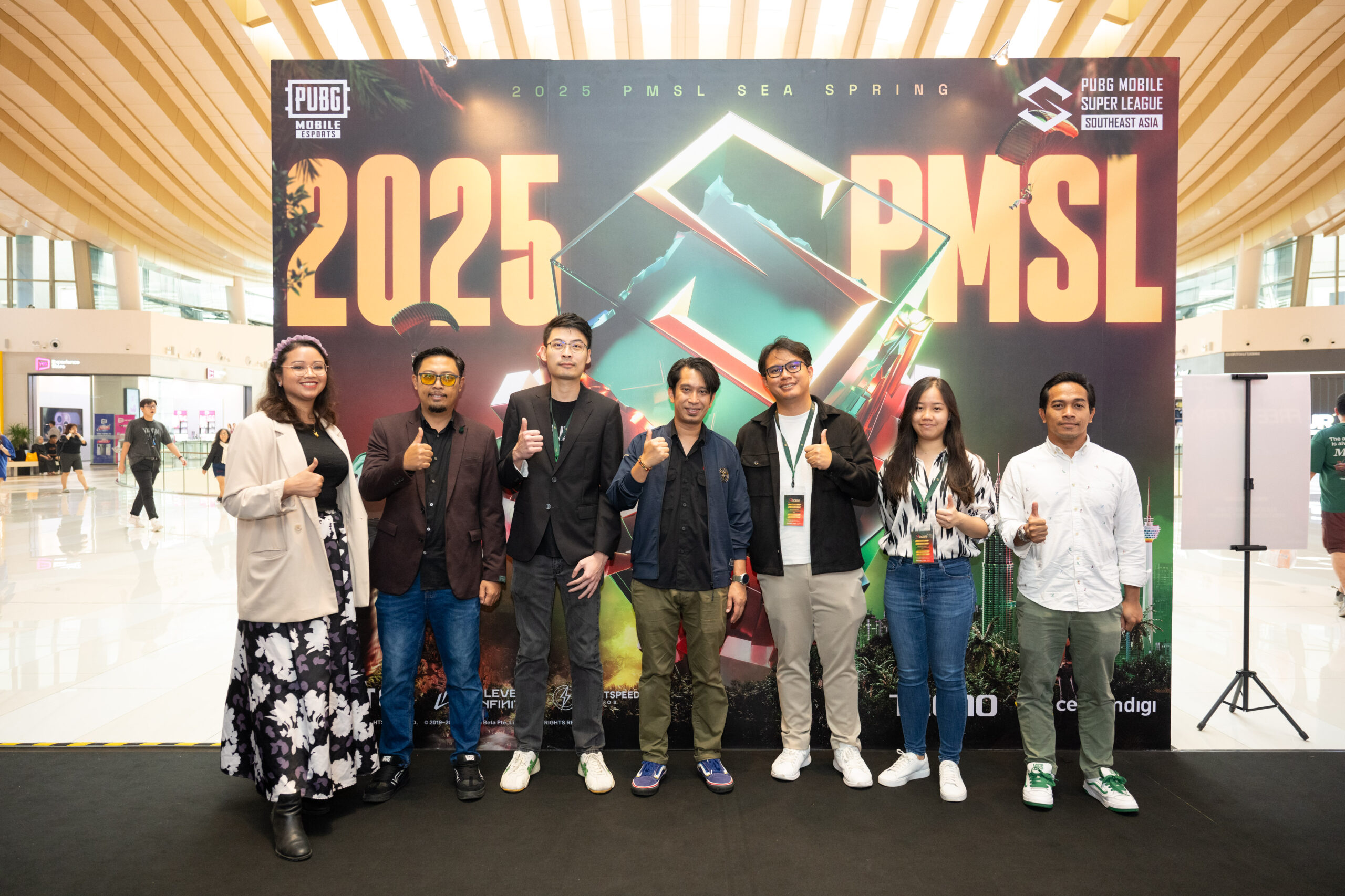 PUBG Mobile PMSL 2025圆满收官!越南战队D'XAVIER夺冠,带走20万美元总奖金! 2 Middle Yang Berhormat Tuan Adam Adli Deputy Minister of Youth Sports Malaysia together with the top management of PUBG Mobile Malaysia Malaysia Esports Federation MESF and Esports integrated ESI scaled