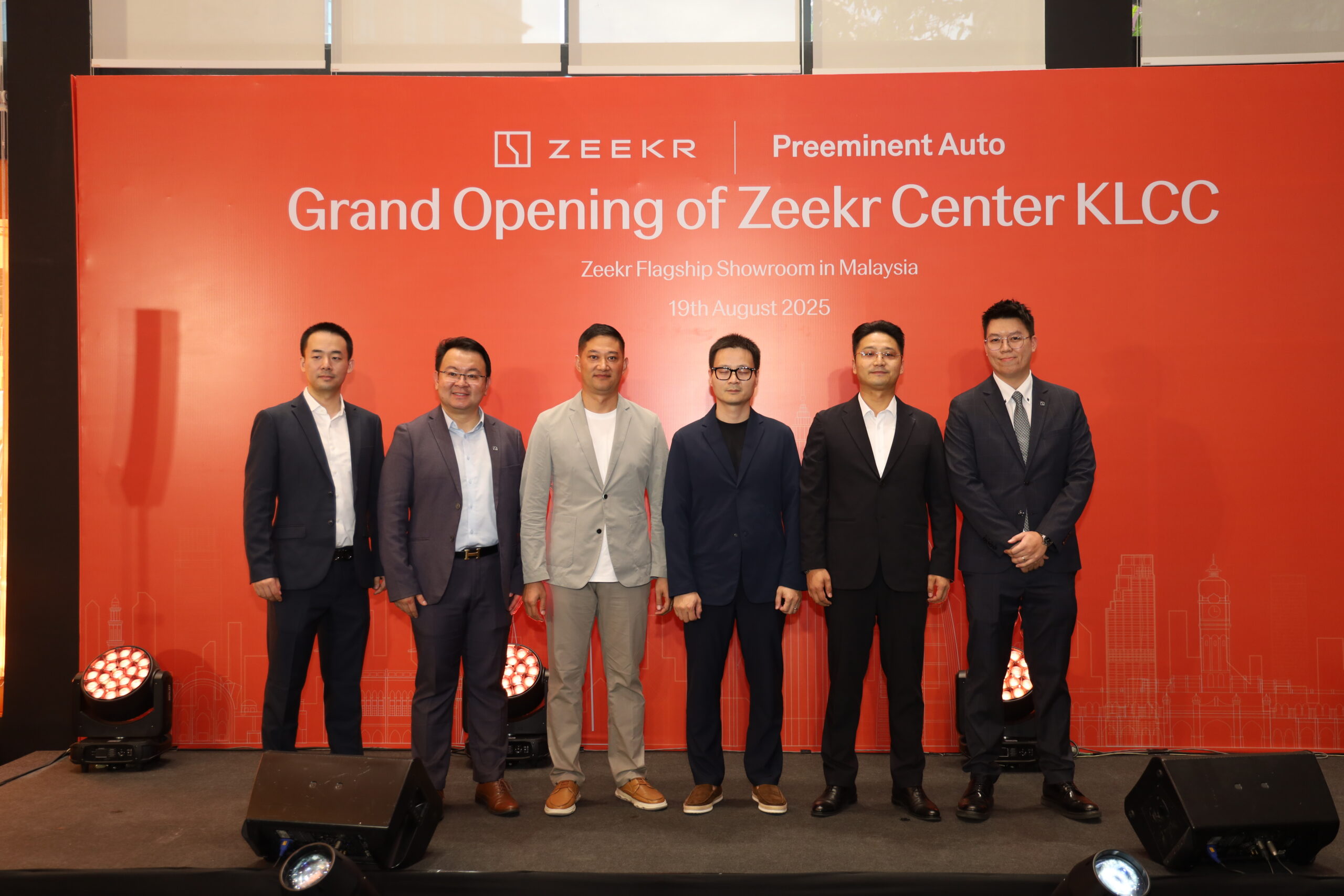 Zeekr Center KLCC 盛大开业!全新展厅开幕,Zeekr 009 Executive 售价 RM299,800 起! 2 1000187331 1 scaled