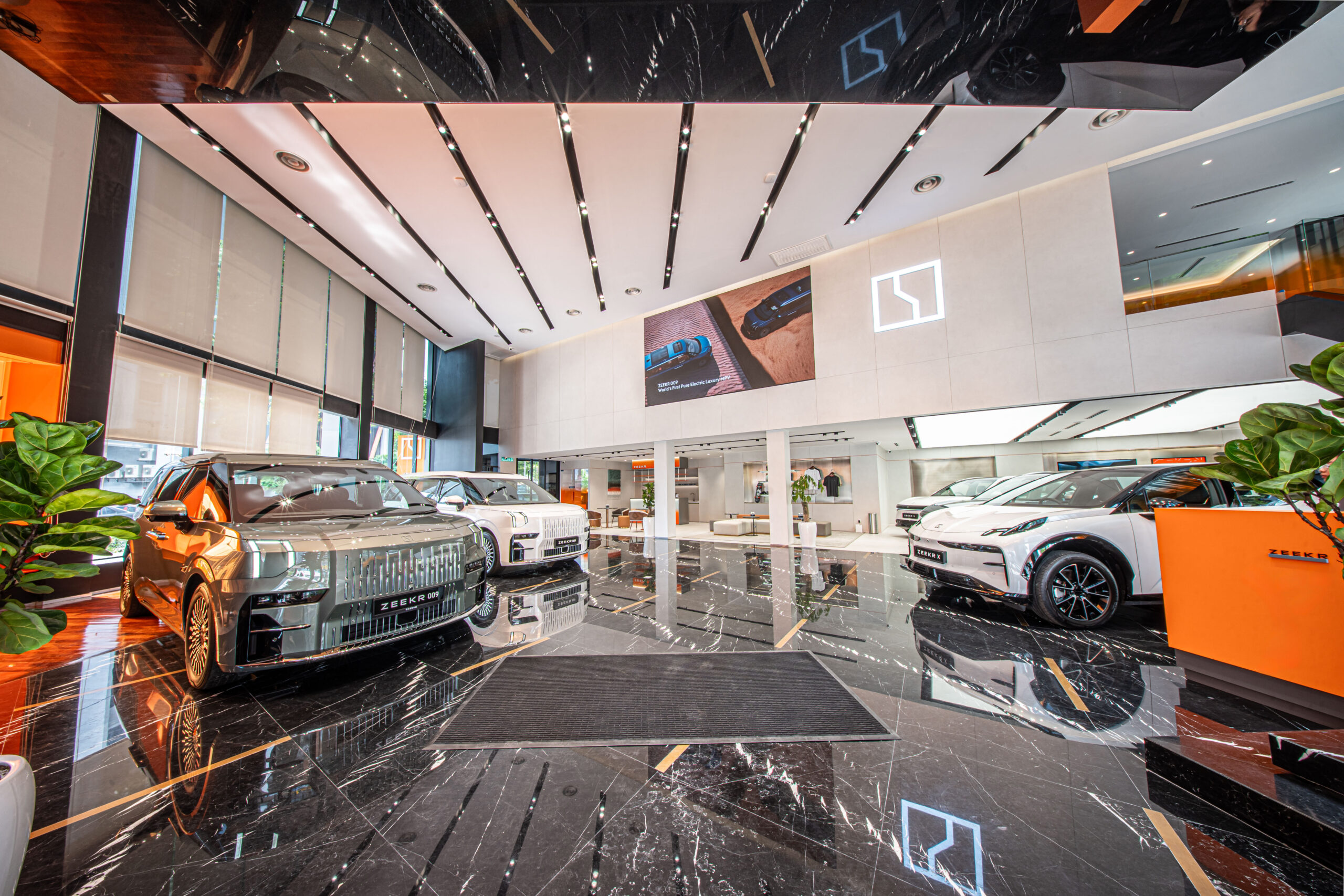 Zeekr Center KLCC 盛大开业!全新展厅开幕,Zeekr 009 Executive 售价 RM299,800 起! 4 DSC07637 HDR 1 scaled
