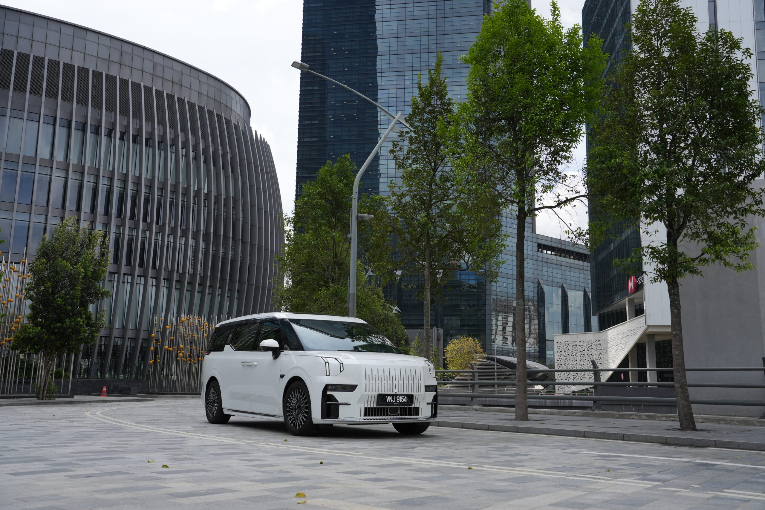 Zeekr Center KLCC 盛大开业!全新展厅开幕,Zeekr 009 Executive 售价 RM299,800 起! 13 DSC07953 1 scaled