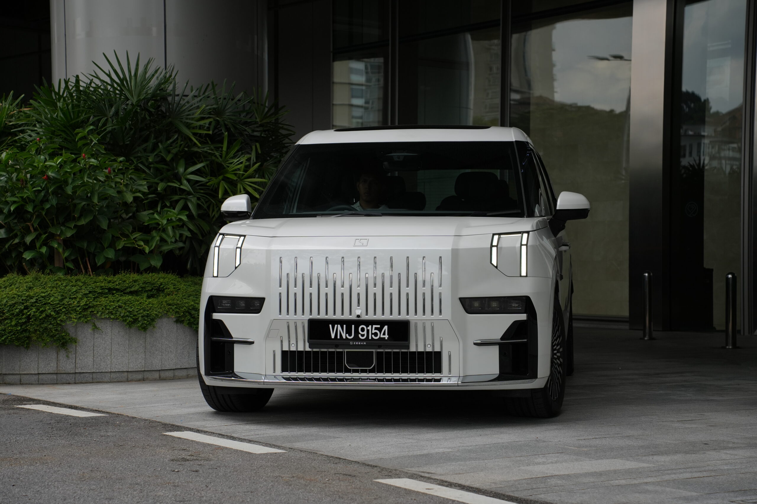 Zeekr Center KLCC 盛大开业!全新展厅开幕,Zeekr 009 Executive 售价 RM299,800 起! 12 DSC08098 1 scaled