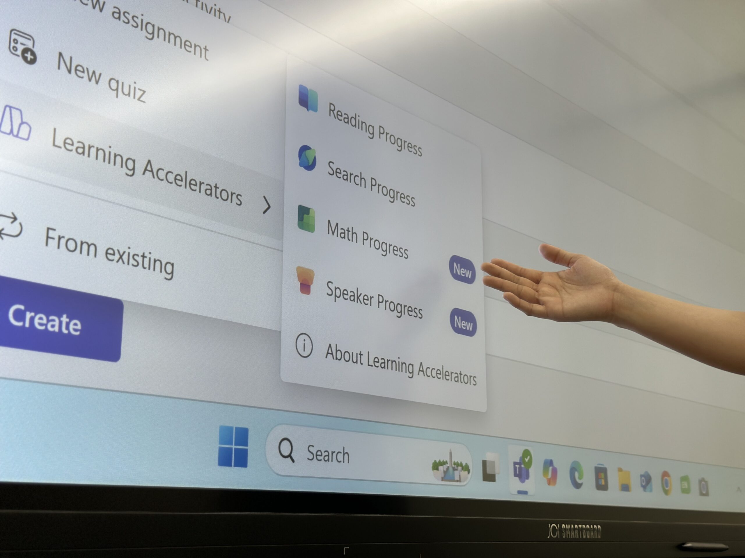 课堂版“哄娃神器”!JOI® Smartboard 智能电子屏:彩色触控屏+AI助教更能抓住学生注意力、老师上课不无聊! 13 Photo 28 08 2025 9 43 57 AM scaled