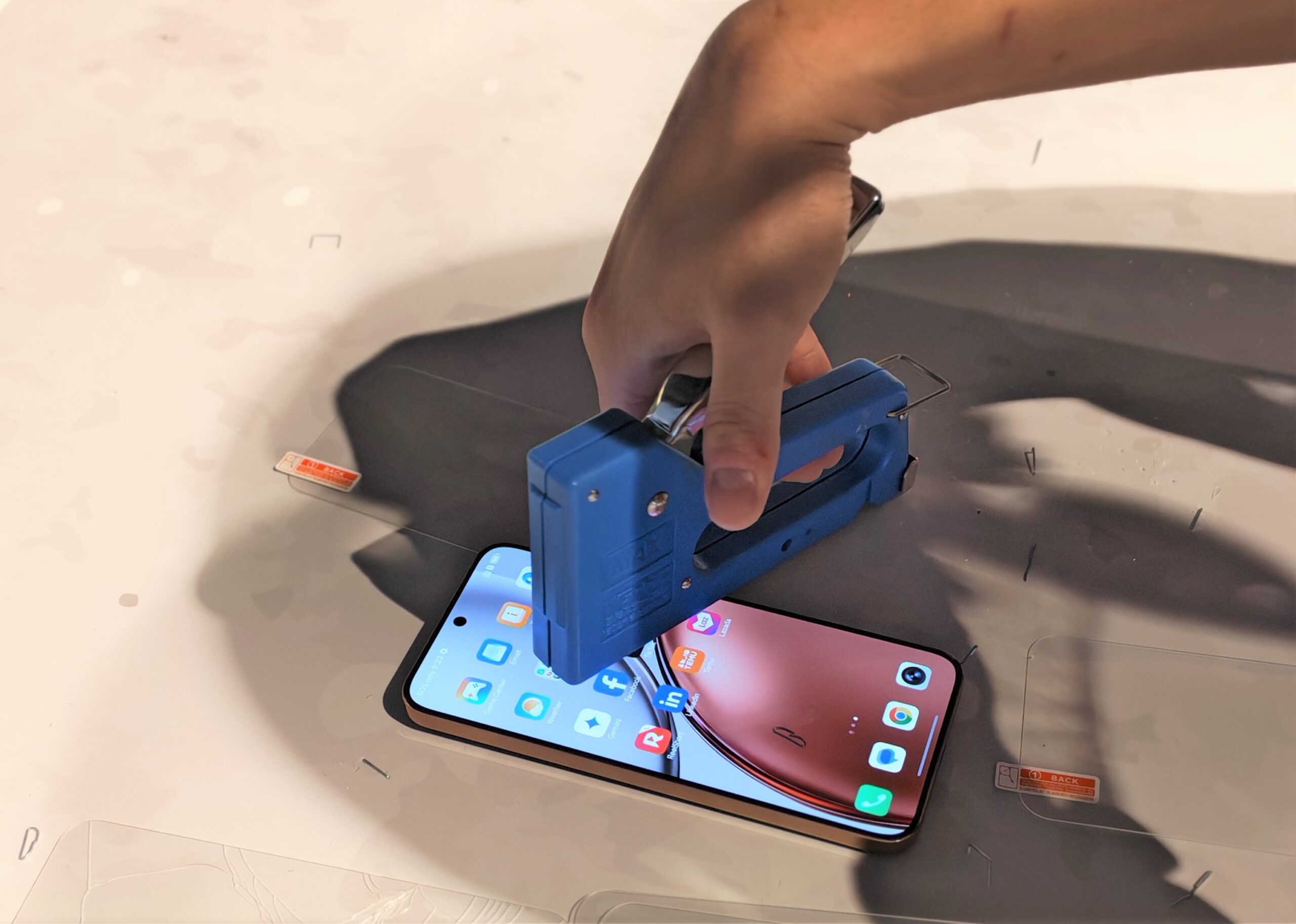 HONOR X 系列连续三代称霸中端机销量冠军!9 月 24 日发布全新硬核之王 HONOR X9d 5G! 6 Stapler Gun Challenge 1 scaled