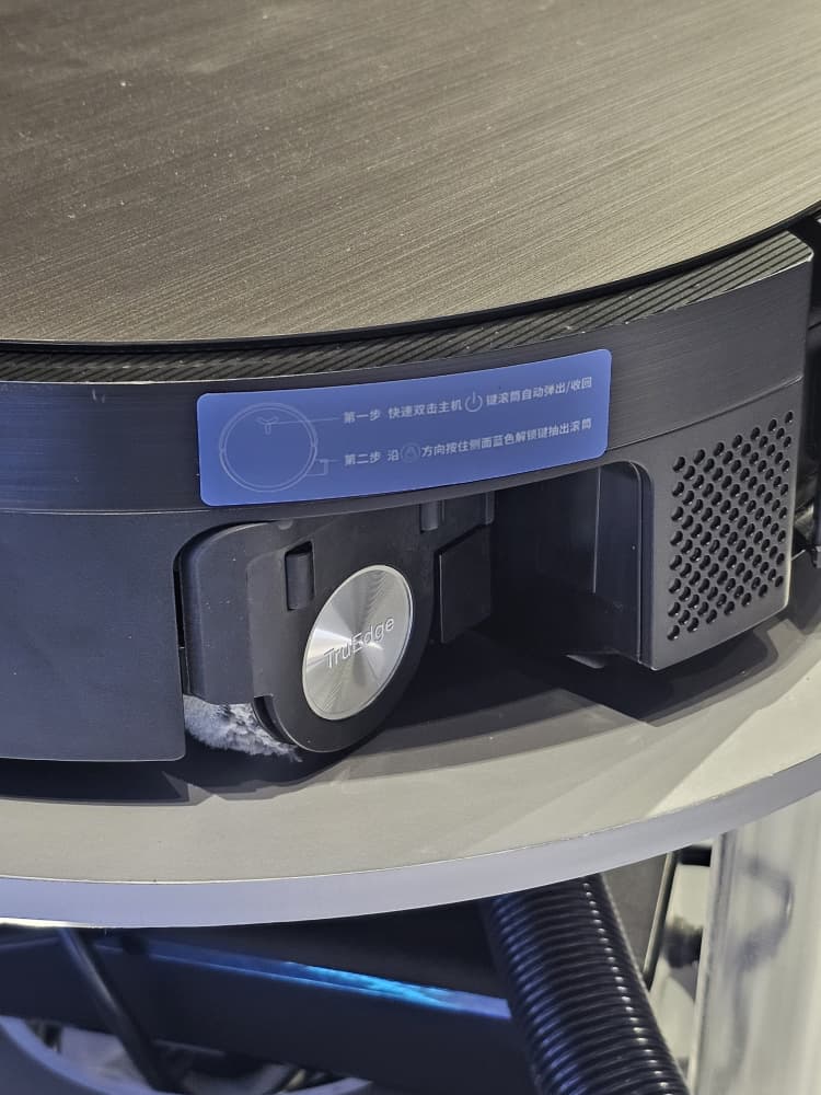 ECOVACS 发布 DEEBOT X11 OmniCyclone 扫地机器人:内置AI管家定制清洁方案、洗拖布会自动充电6%等,大马售价RM5099! 7 WhatsApp Image 2025 09 22 at 21.38.54