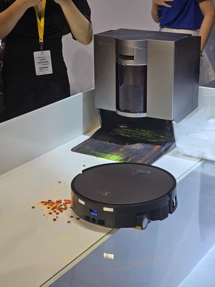 ECOVACS 发布 DEEBOT X11 OmniCyclone 扫地机器人:内置AI管家定制清洁方案、洗拖布会自动充电6%等,大马售价RM5099! 8 WhatsApp Image 2025 09 22 at 21.39.03 1