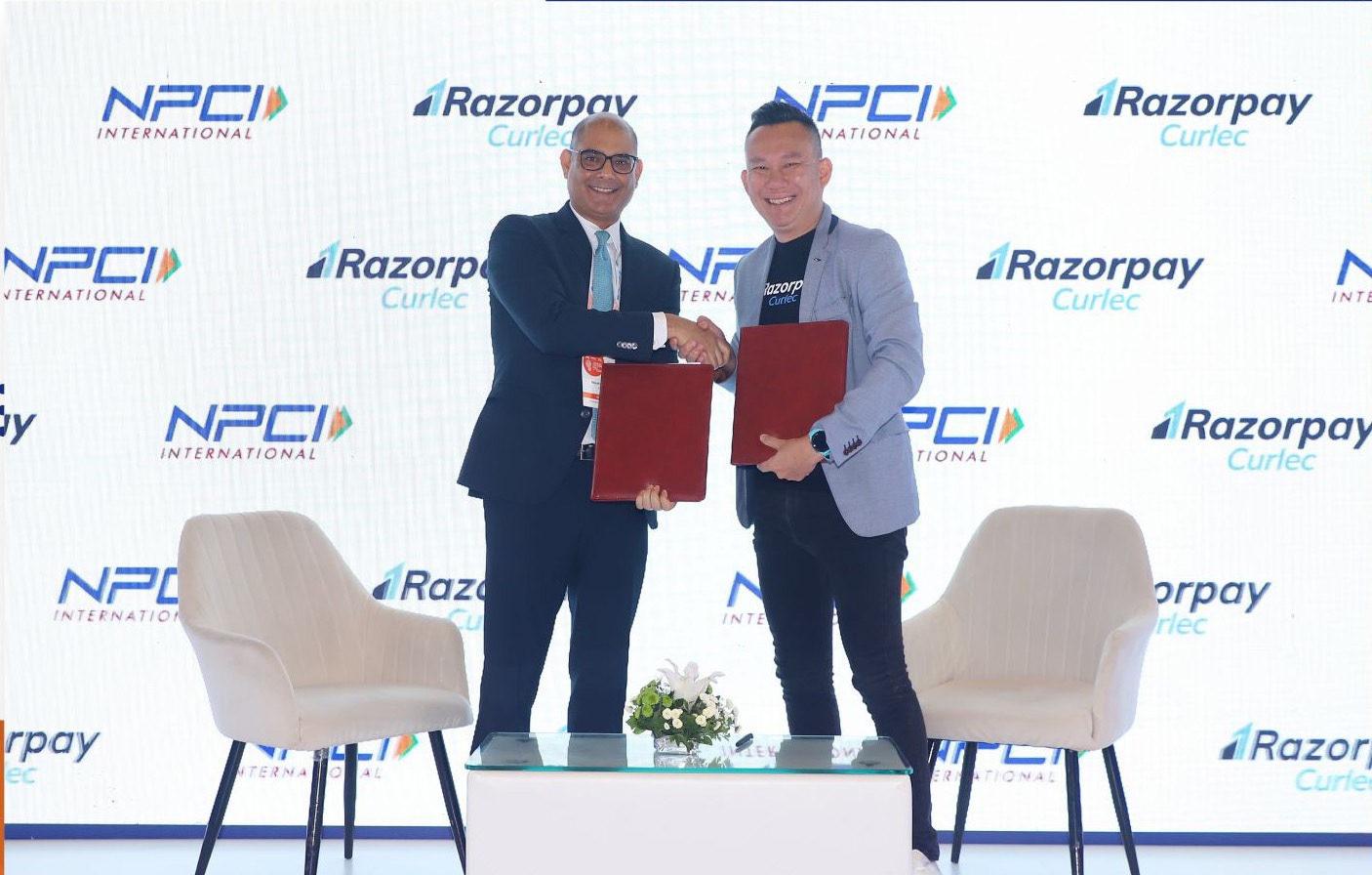 印度旅客来马更方便!Razorpay Curlec 携手印度 NPCI:UPI 支付首度落地大马,跨境付款秒到账! 2 3. From left to right Ritesh Shukla Chief Executive Officer of NPCI International Payments Limited NIPL and Kevin Lee Country Head and Chief Executive Officer of Razorpay Curlec