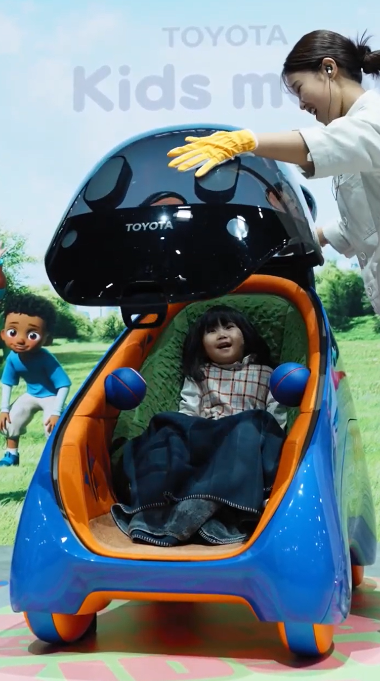 Toyota发布Kids Mobi儿童概念车!内置防撞结构、AI实时陪伴聊天玩游戏、家长可用手机操控自动跟随等! 3 Screenshot 2025 11 12 164943