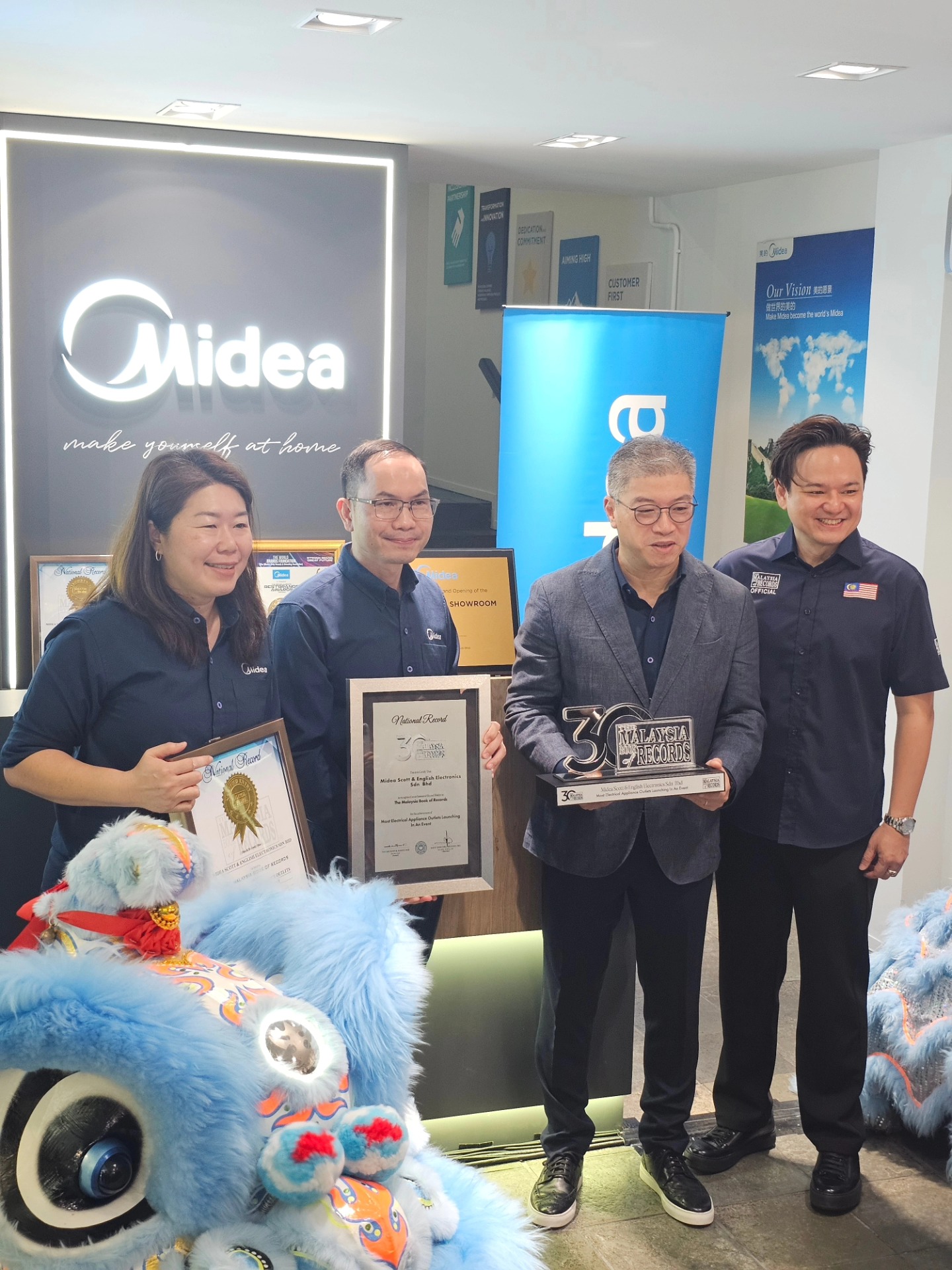 Midea创新纪录:一天内全马同步开18家品牌旗舰店!全新 SMART MASTER 系列家电一同登场! 4 594077974 1265463472281947 1604943167556549360 n