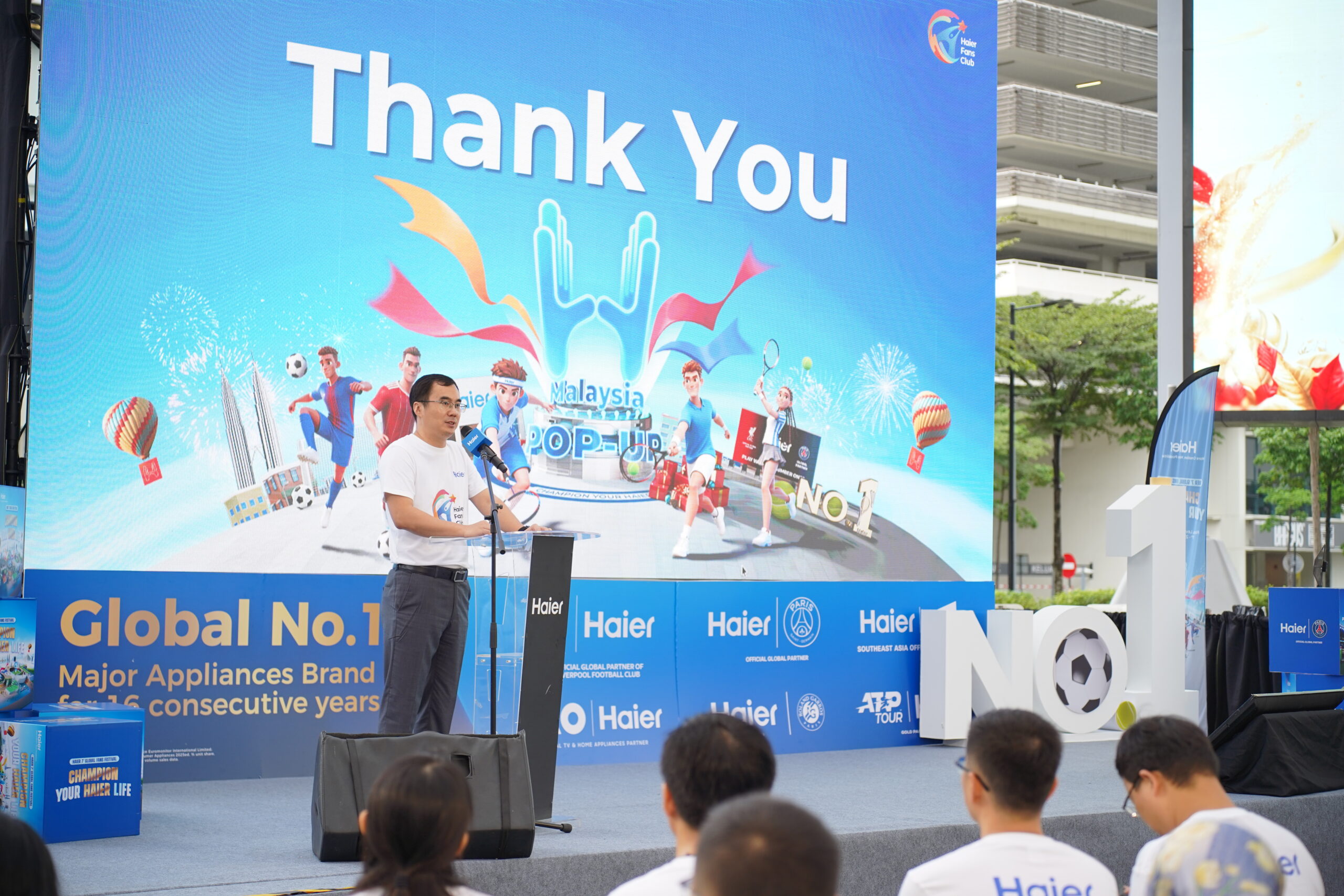 Haier 开启第七届全球粉丝节!Pavilion Bukit Jalil 快闪体验开跑:超多游戏玩、奖品等你赢! 18 Pic 1 Mr. Fan Jing MD of Haier Malaysia delivers his speech 1 scaled