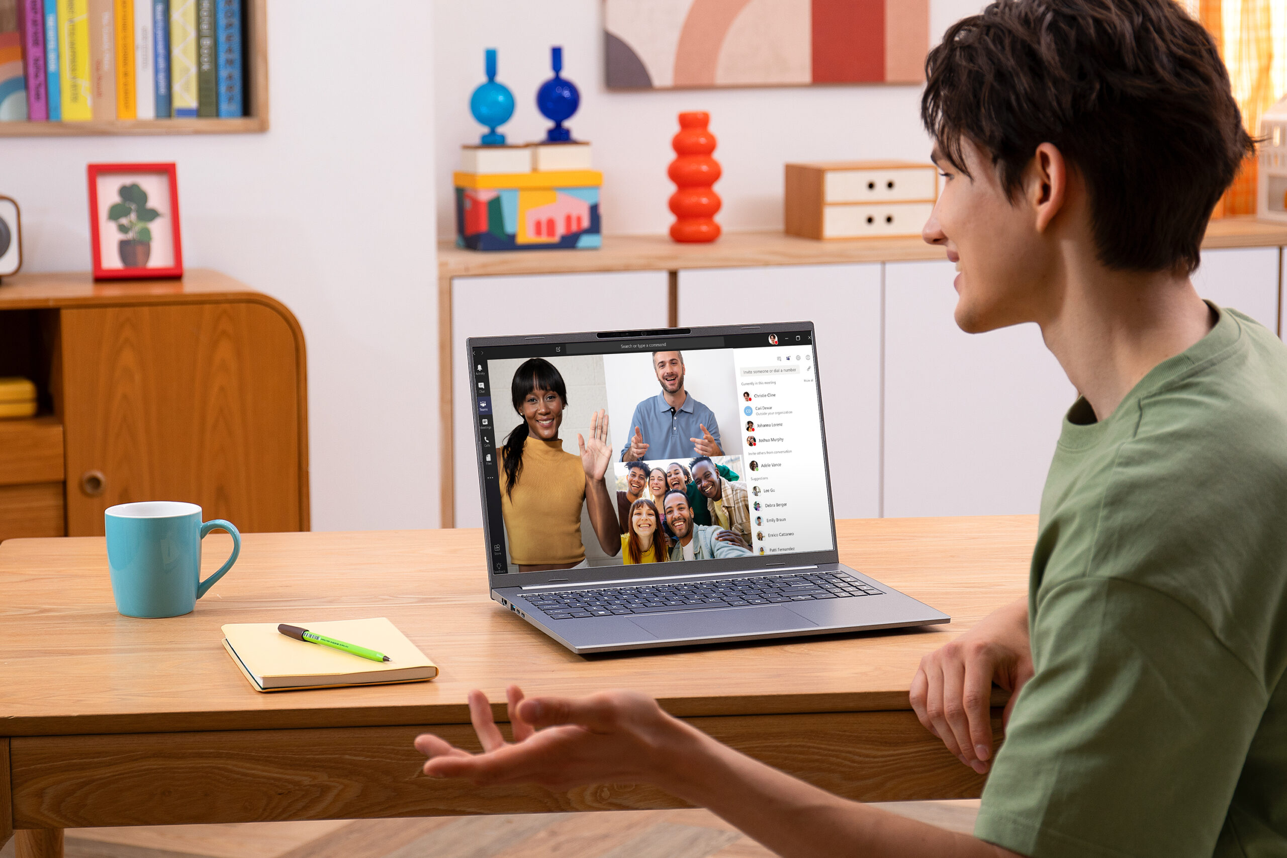 【CES 2026】Acer 推出多款 Copilot+ PC 笔电,全面搭载 AMD Ryzen AI 400 系列处理器! 8 Acer Aspire 14 AI A14 A71MT Lifestyle 05 1 scaled