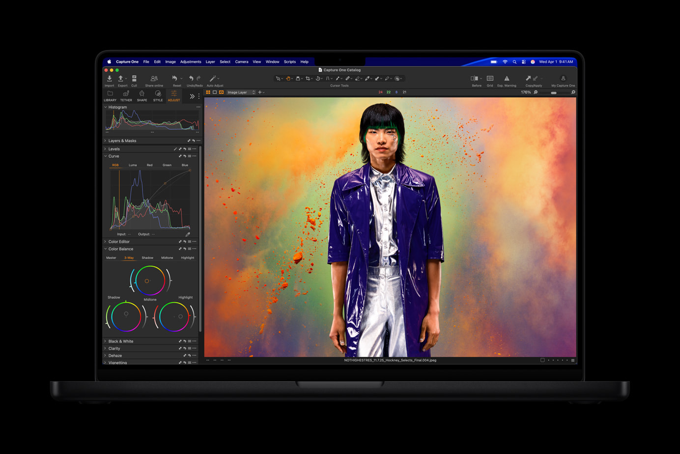 Apple 发布全新 M5 Pro / M5 Max MacBook Pro:AI 性能提升 4 倍、1TB 起跳,售价 RM8,999 起! 3 Apple MacBook Pro M5 Pro and M5 Max Capture One