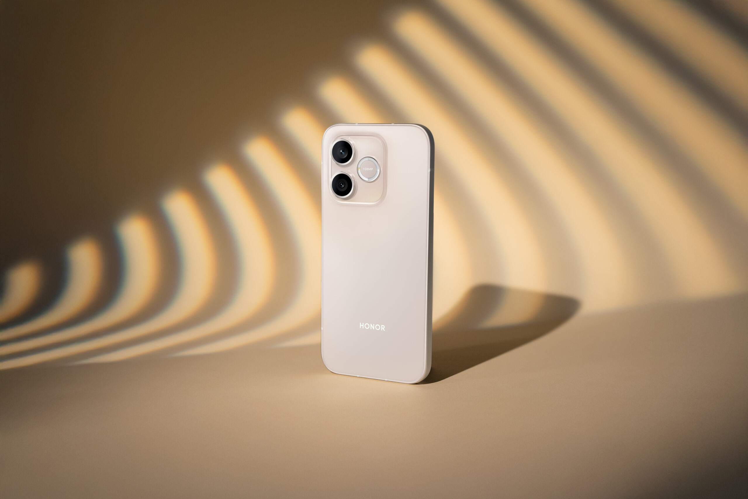 HONOR 600 Lite 发布:天玑7100 Elite芯片、6320mAh+45W,大马售价RM1399! 2 HONOR 600 Lite Desert Gold scaled