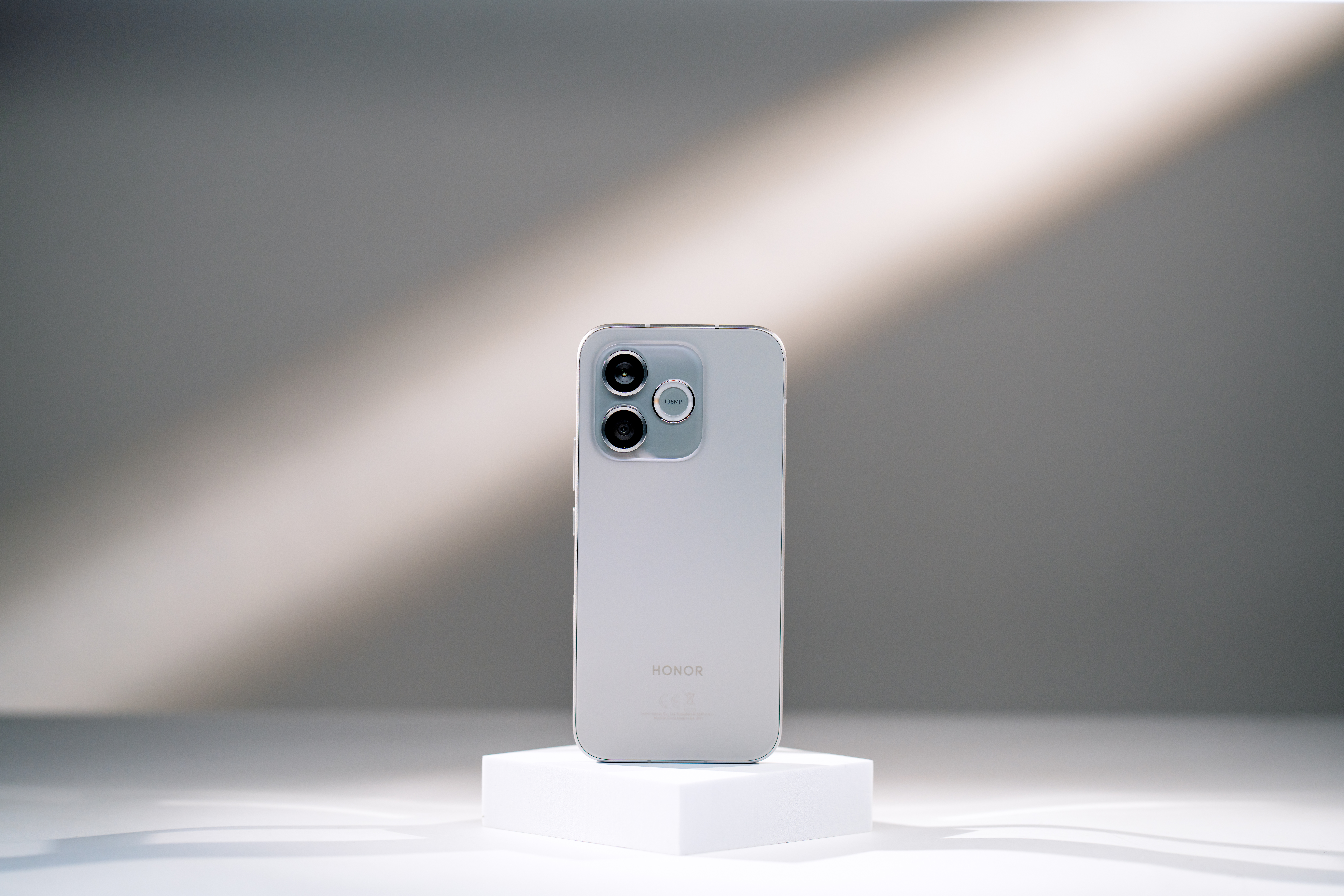 HONOR 600 Lite 发布:天玑7100 Elite芯片、6320mAh+45W,大马售价RM1399! 3 HONOR 600 Lite Velvet Grey